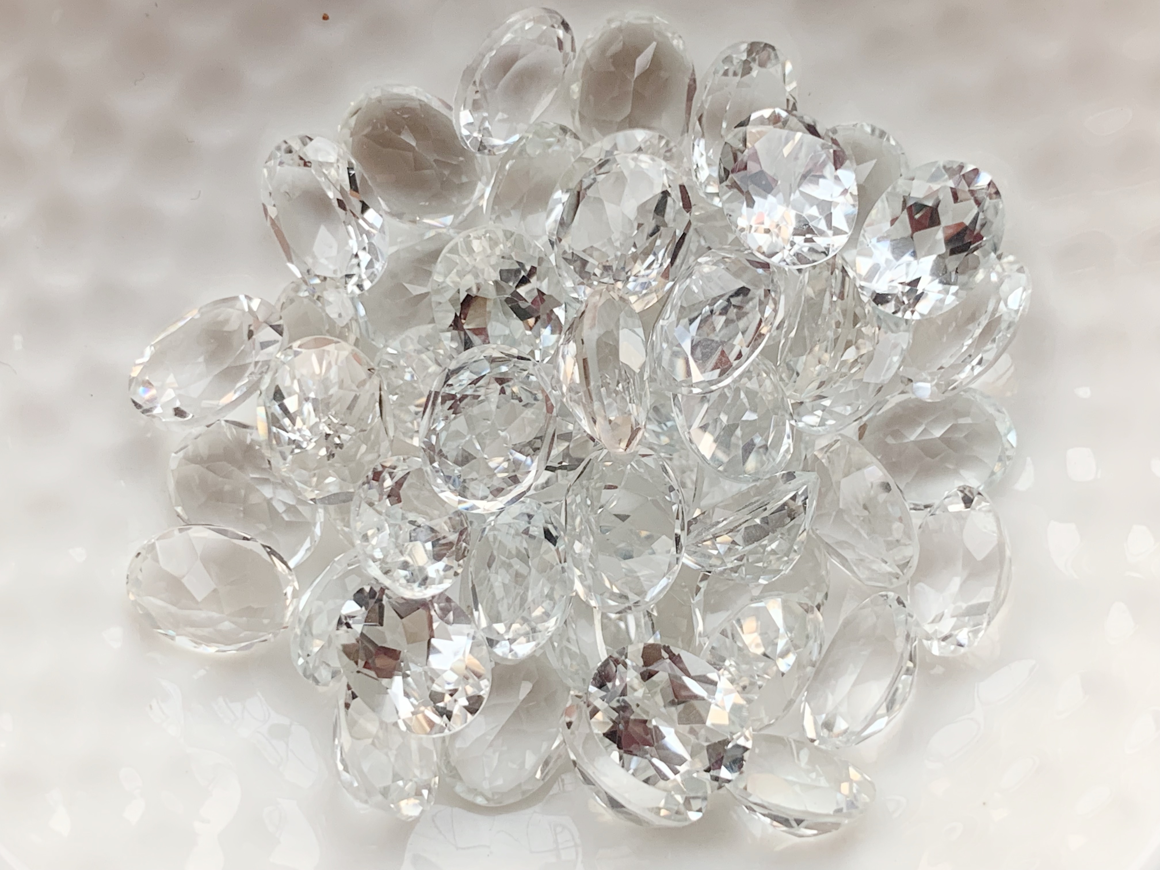 ไวท์โทปาสไข่ 9X7 มม. 1 เม็ด