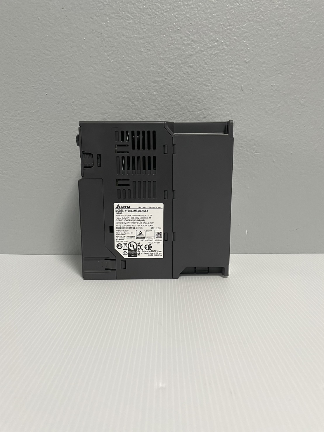 Delta Inverter VFD5A5MS43ANSAA 3HP 2.2kW (Input 380V 3-Phase Output 380V 3-Phase )