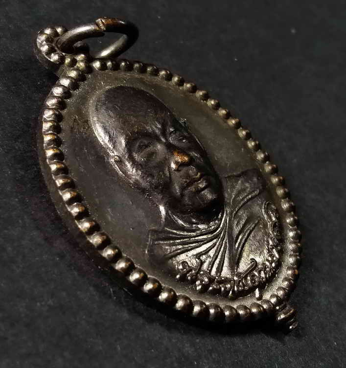 รหัสสินค้า กาญจนบุรี 018 เหรียญประคำลายเซ็นศักดิ์สิทธิ์รุ่นแรก หลวงพ่ออุตตมะ วัดวังก์วิเวการาม จังหวัดกาญจนบุรี สร้างปี 2538 พระรายการนี้ให้เช่าบูชาแล้ว