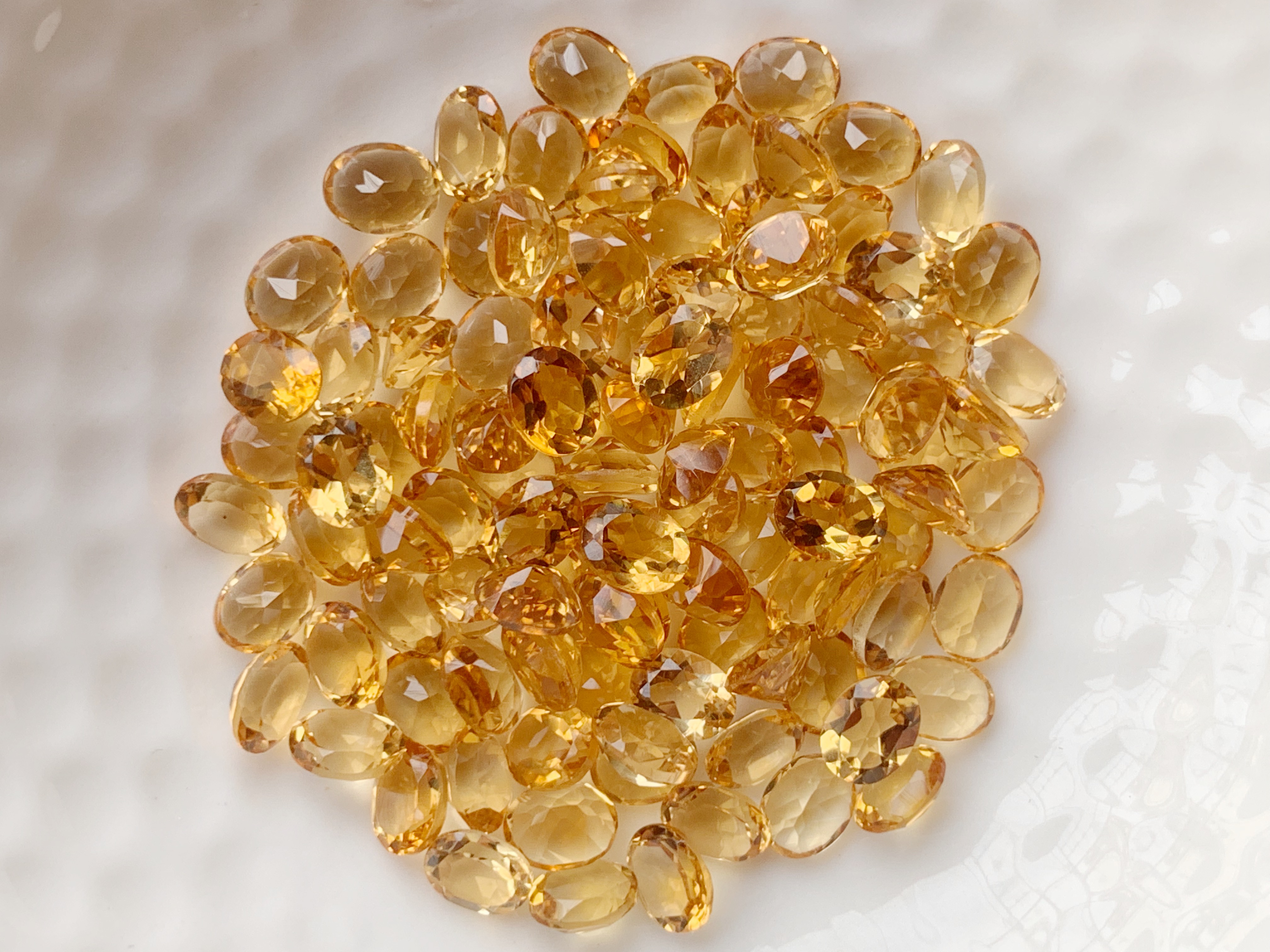 ซิทรินอ่อนไข่ 5X4 มม. 5 กะรัต