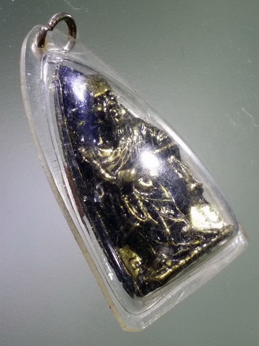 Antig LSD 135 รูปหล่อพิมพ์หลังเตารีด หลวงพ่อคูณ วัดบ้านไร่ จังหวัดนครราชสีมา รุ่นเฮงคูณเฮง ออกวัดเกาะแก้วอรุณคาม