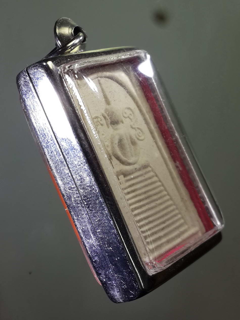 รหัสสินค้า ประจวบคีรีขันธ์ 004 พระสมเด็จแซยิด เนื้อเกสร รอยเส้นเกศา รุ่นไตรมาส หลวงพ่อยิด วัดหนองจอก จ.ประจวบคีรีขันธ์ สร้างปี 2537