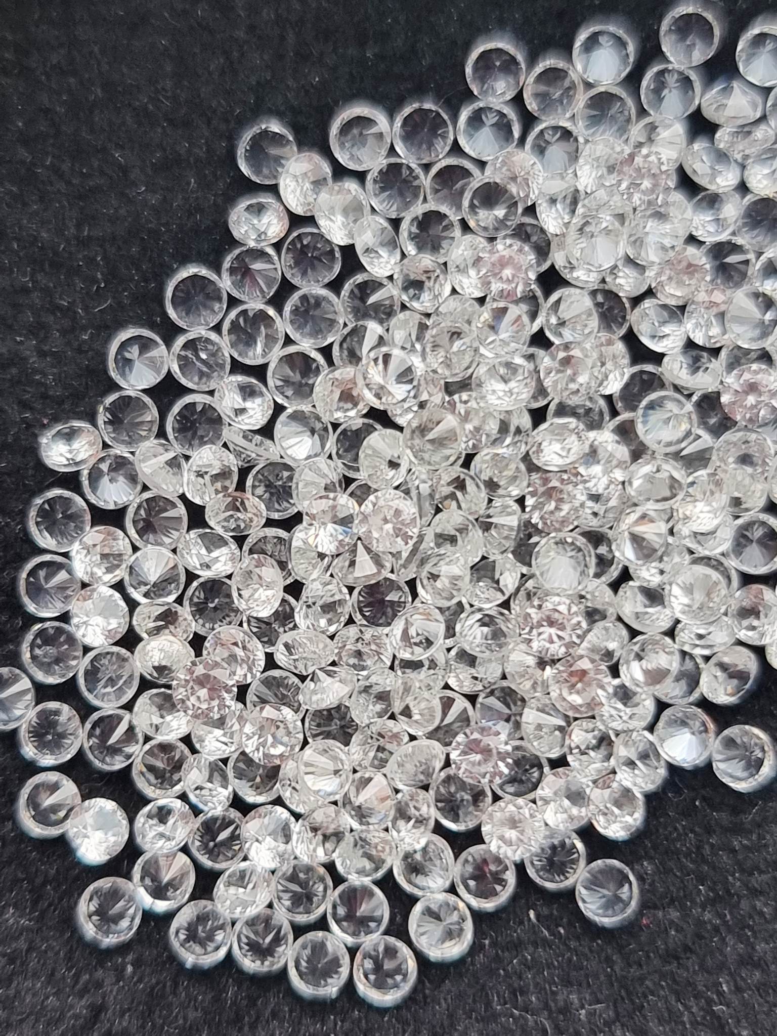 เพทายขาวกลมเจียรเหลี่ยม Size 2.2 มม. 1 กะรัต