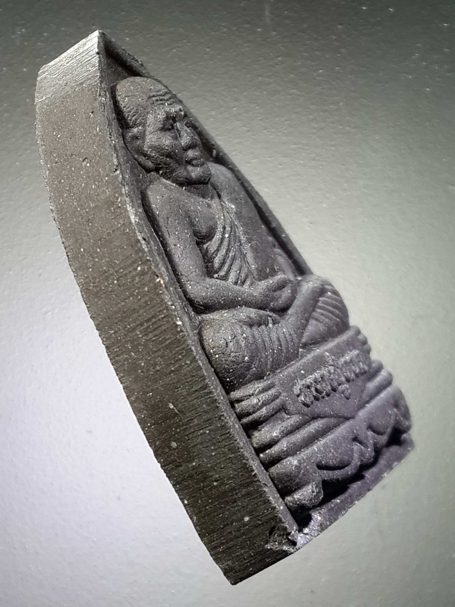 รหัสสินค้า พระมีกล่อง 358 หลวงปู่ทวดเนื้อผง ผสมว่าน ที่ระลึกในงานทอดกฐิน วัดไร่มะม่วงพระราชดำรัส สร้างปี 2548