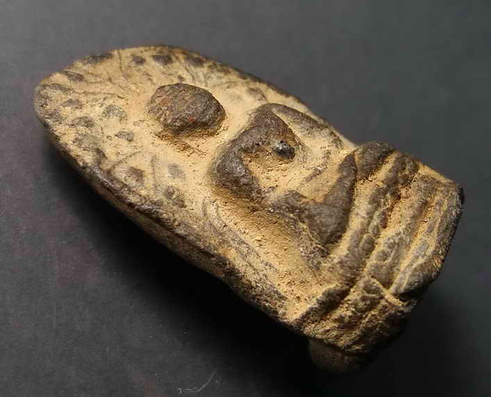 รหัสสินค้า พระกรุ 008 พระคง ทรงพระบาง จ.ลำพูน เนื้อเขียวหินครก