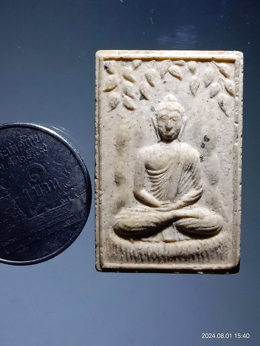 รหัสสินค้า พระเนื้อดิน เนื้อผง เนื้อว่าน 536 พระพุทธเจ้ามหาศาสดาโลก เนื้อผง หลังยันต์พระเจ้าห้าพระองค์ นะโมพุทธายะ ไม่ทราบที่