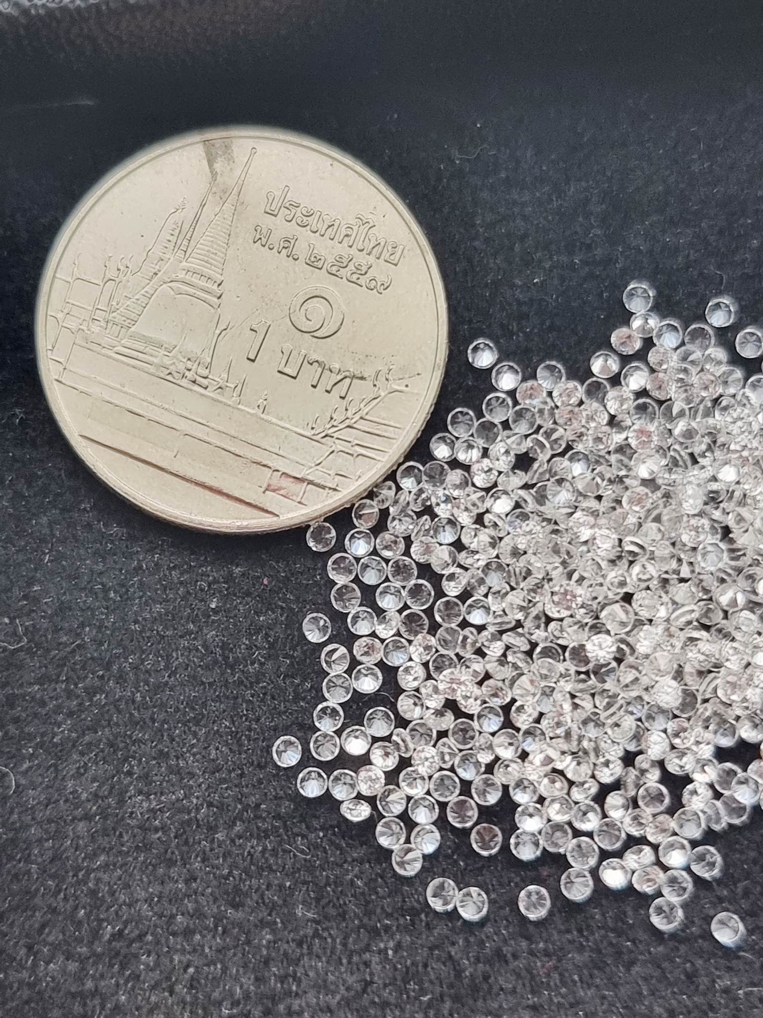 เพทายขาวกลมเจียรเหลี่ยม Size 1.4 มม. 1 กะรัต