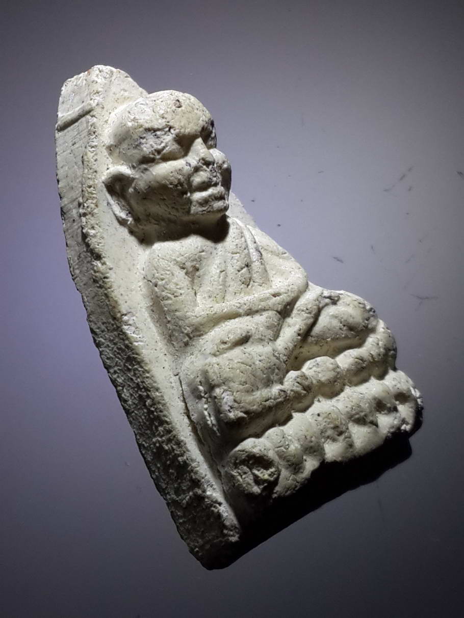 รหัสสินค้า หลวงปู่ทวด วัดต่างๆ 377 หลวงพ่อทวด เนื้อผงสีขาว รุ่นครอบจักรวาล พระรายการนี้ให้เช่าบูชาแล้ว