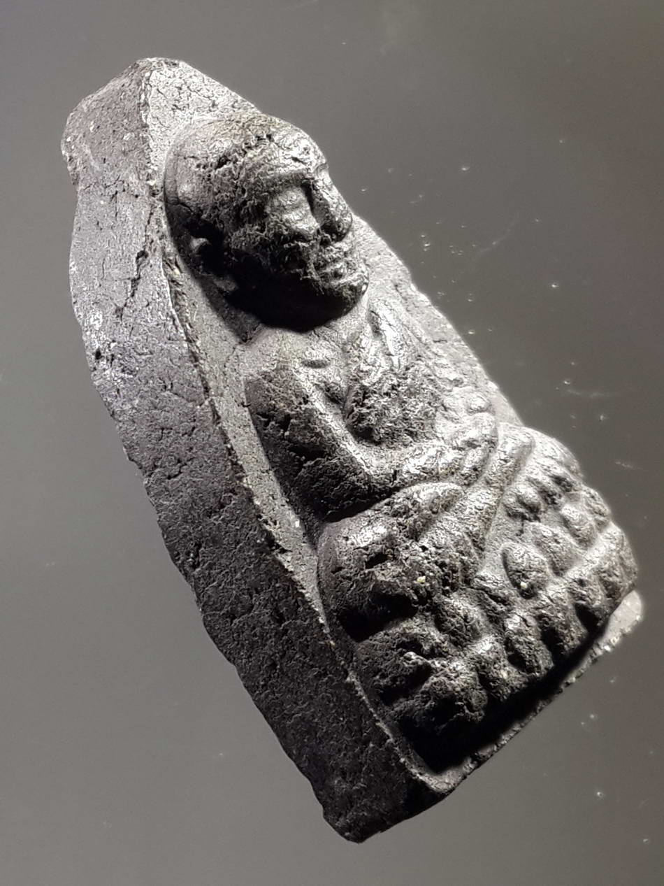 รหัสสินค้า หลวงปู่ทวด วัดต่างๆ 291 หลวงปู่ทวดวัดช้างให้ จังหวัดปัตตานี พิมพ์ตัวหนังสือนูน เนื้อว่านกากยายักษ์ ผสมผงใบลาน ไม่ทราบปีที่สร้าง พระรายการนี้ให้เช่าบูชาแล้ว