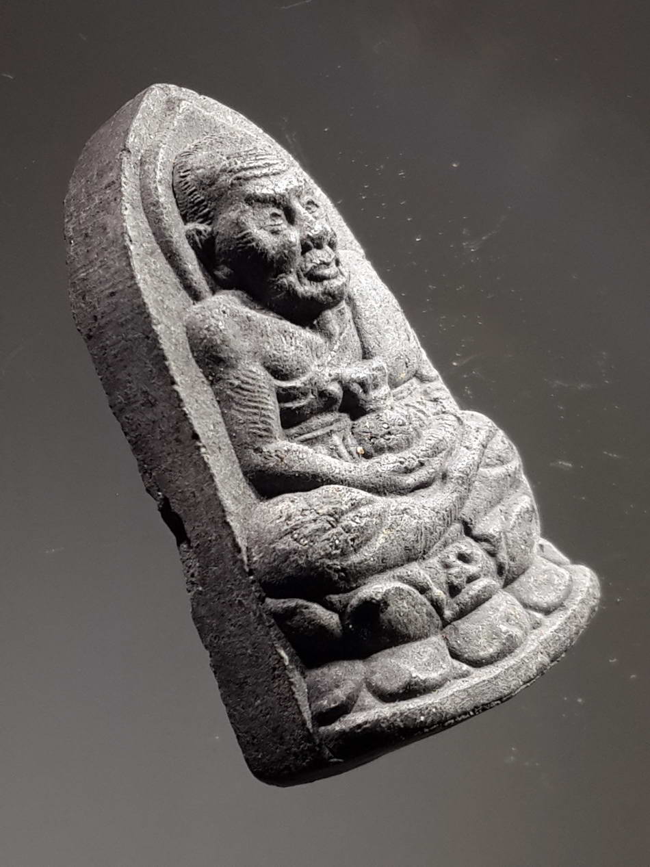 รหัสสินค้า หลวงปู่ทวด วัดต่างๆ 292 หลวงปู่ทวด เหยียบน้ำทะเลจืด หลังตัวหนังสือ น. พระรายการนี้ให้เช่าบูชาแล้ว