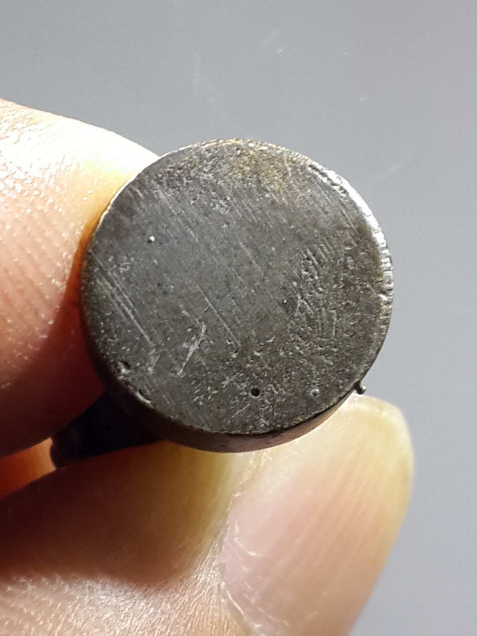 รหัสสินค้า พระกริ่ง พระหล่อ 232 รูปหล่อชูชก เนื้อทองเหลืองเก่า ไม่ทราบสำนัก ศิลปะสวยดี