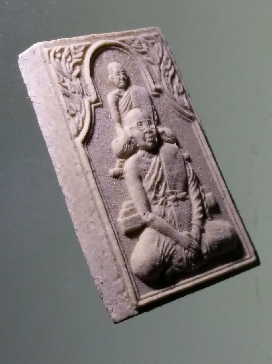 รหัสสินค้า พระเนื้อดิน เนื้อผง เนื้อว่าน 305 หลวงพ่อปาน - หลวงพ่อฤาษีลิงดำ สร้างขึ้นเป็นสังฆานุสสติ นิตยสารพ้นโลก สร้างปี 2536