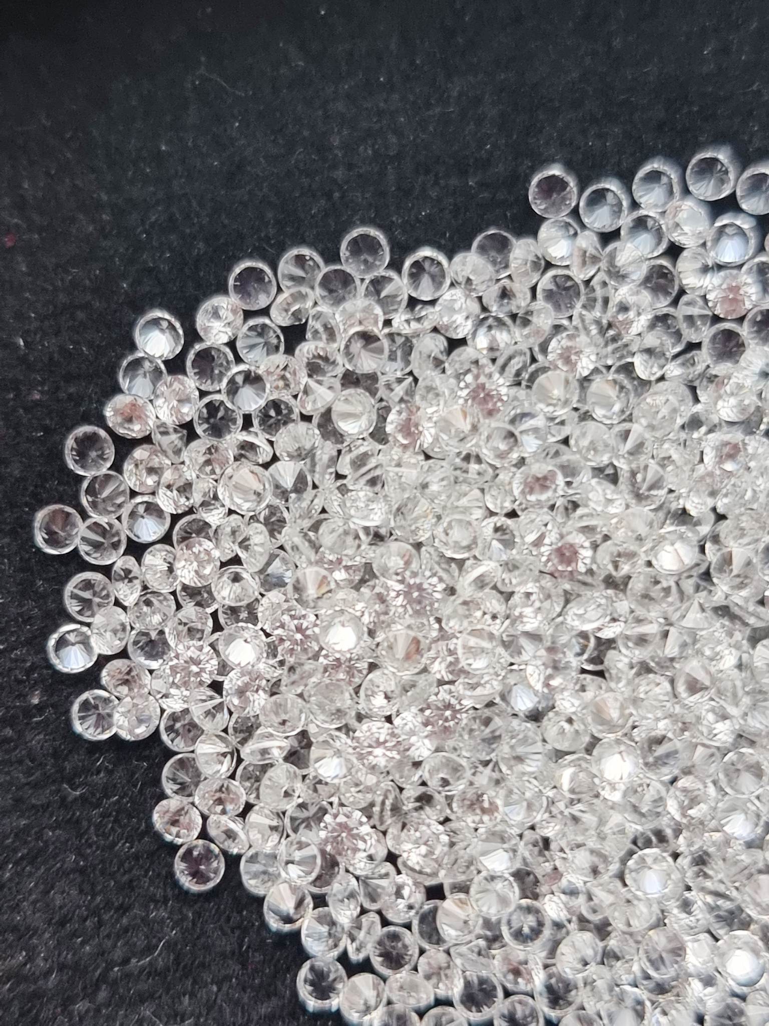 เพทายขาวกลมเจียรเหลี่ยม Size 1.7 มม. 1 กะรัต