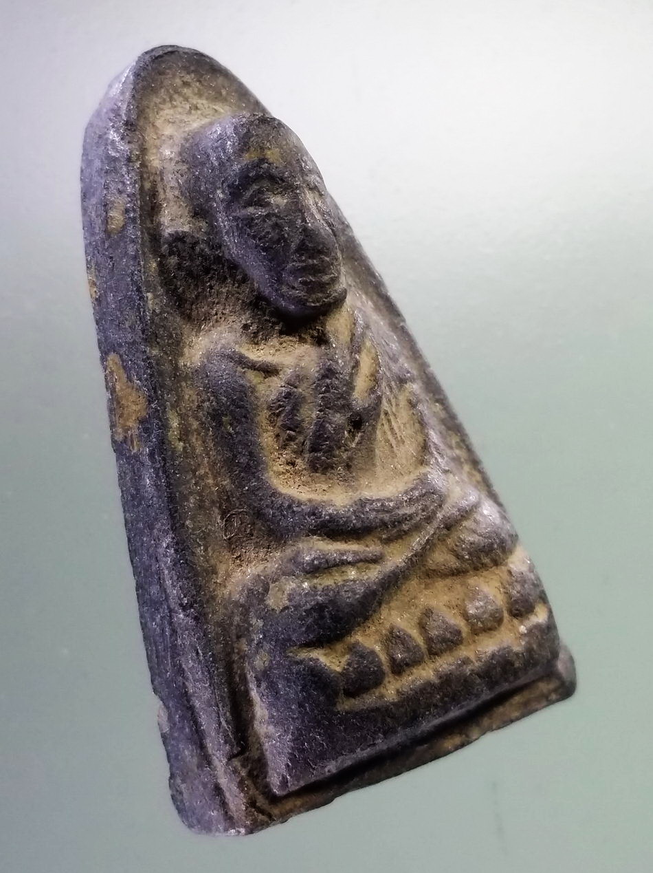 รหัสสินค้า หลวงปู่ทวด วัดต่างๆ 060 หลวงปู่ทวด เนื้อดินเผา วัดช้างให้ ปี 2513 พระครูใบฎีกาขาว สร้าง