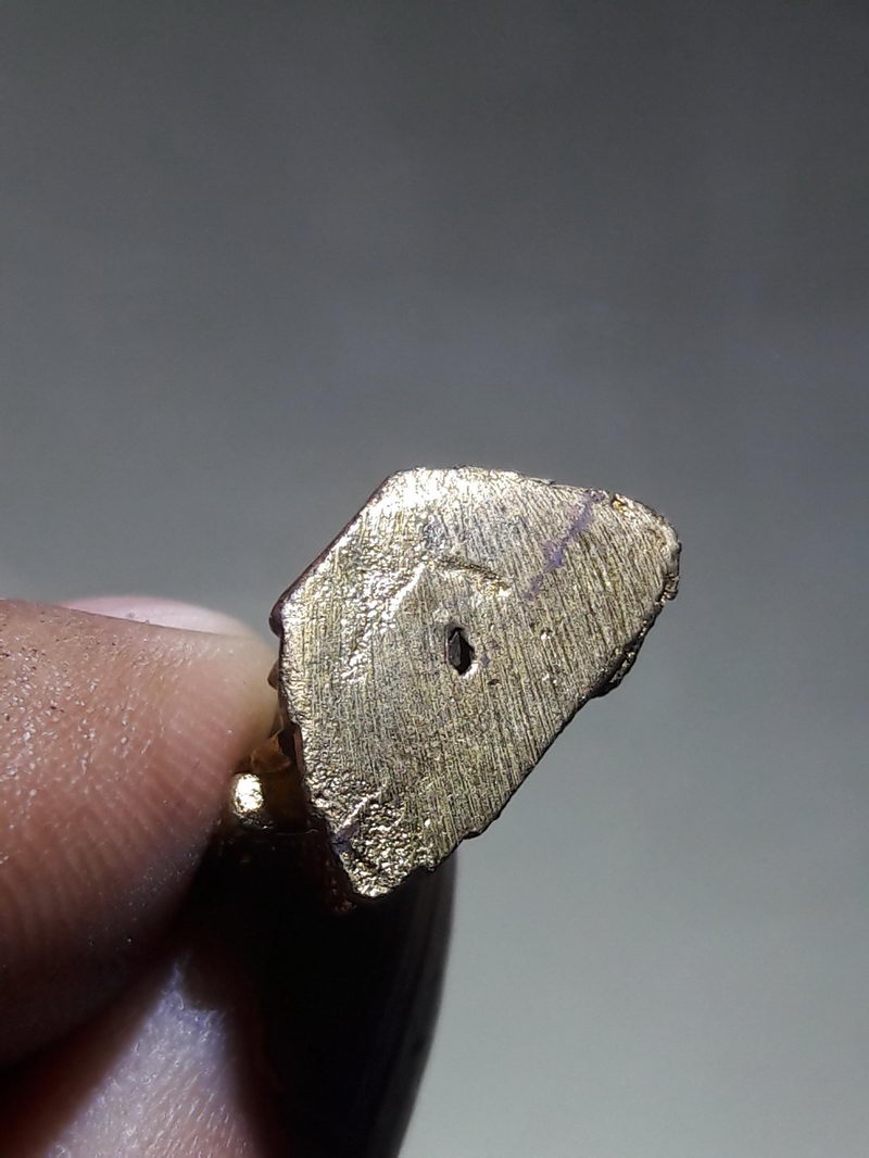 รหัสสินค้า พระมีกล่อง 257 รูปหล่อกะไหล่ทอง พระพุทธชินราช วัดพระศรีรัตนมหาธาตุวรมหาวิหาร อำเภอเมือง จังหวัดพิษณุโลก ไม่ทราบปีที่สร้าง ขนาดเทียบกับเหรียญบาท กล่องเดิมครับ