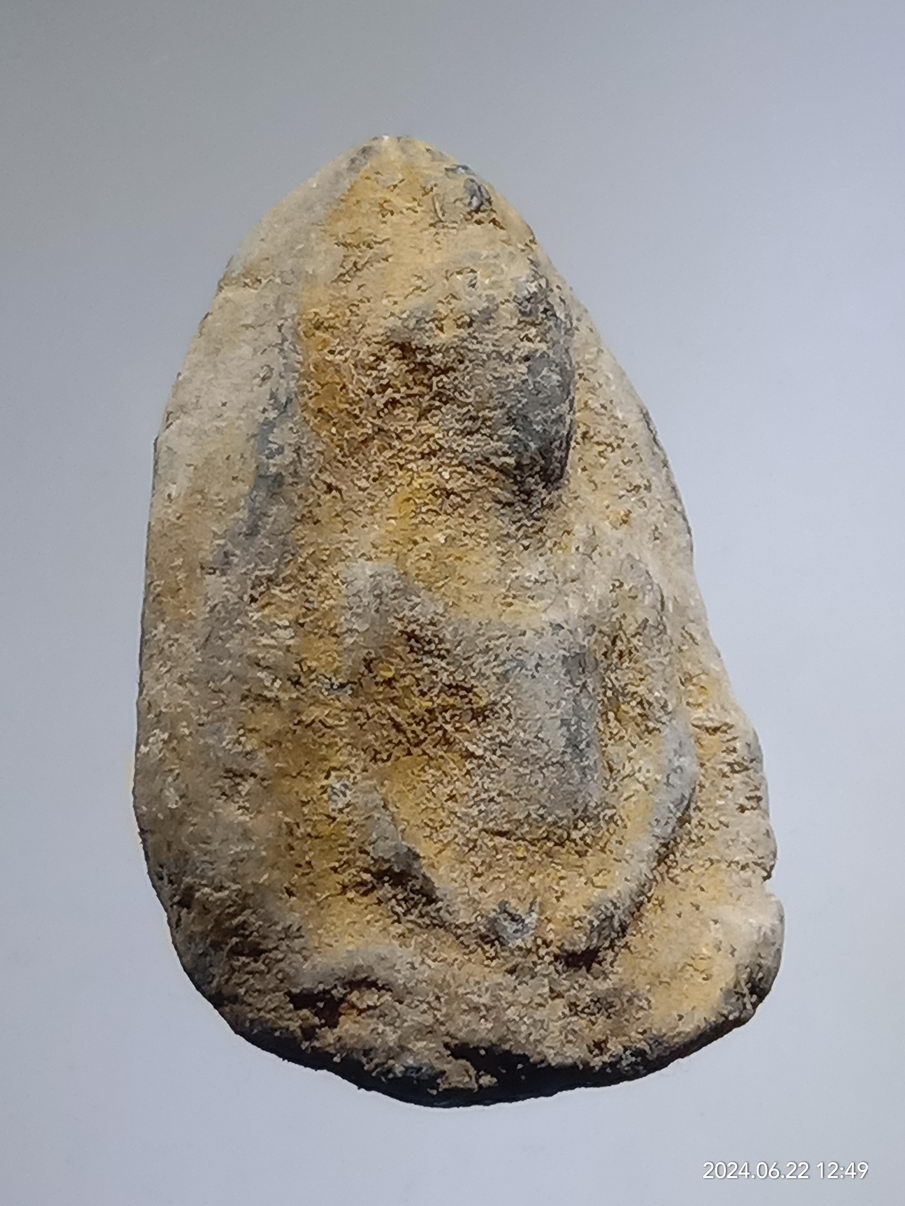 รหัสสินค้า พระเนื้อดิน เนื้อผง เนื้อว่าน 082 พระร่วงนั่ง บรรจุกริ่ง ทรงกระเทียม จังหวัดสุโขทัย