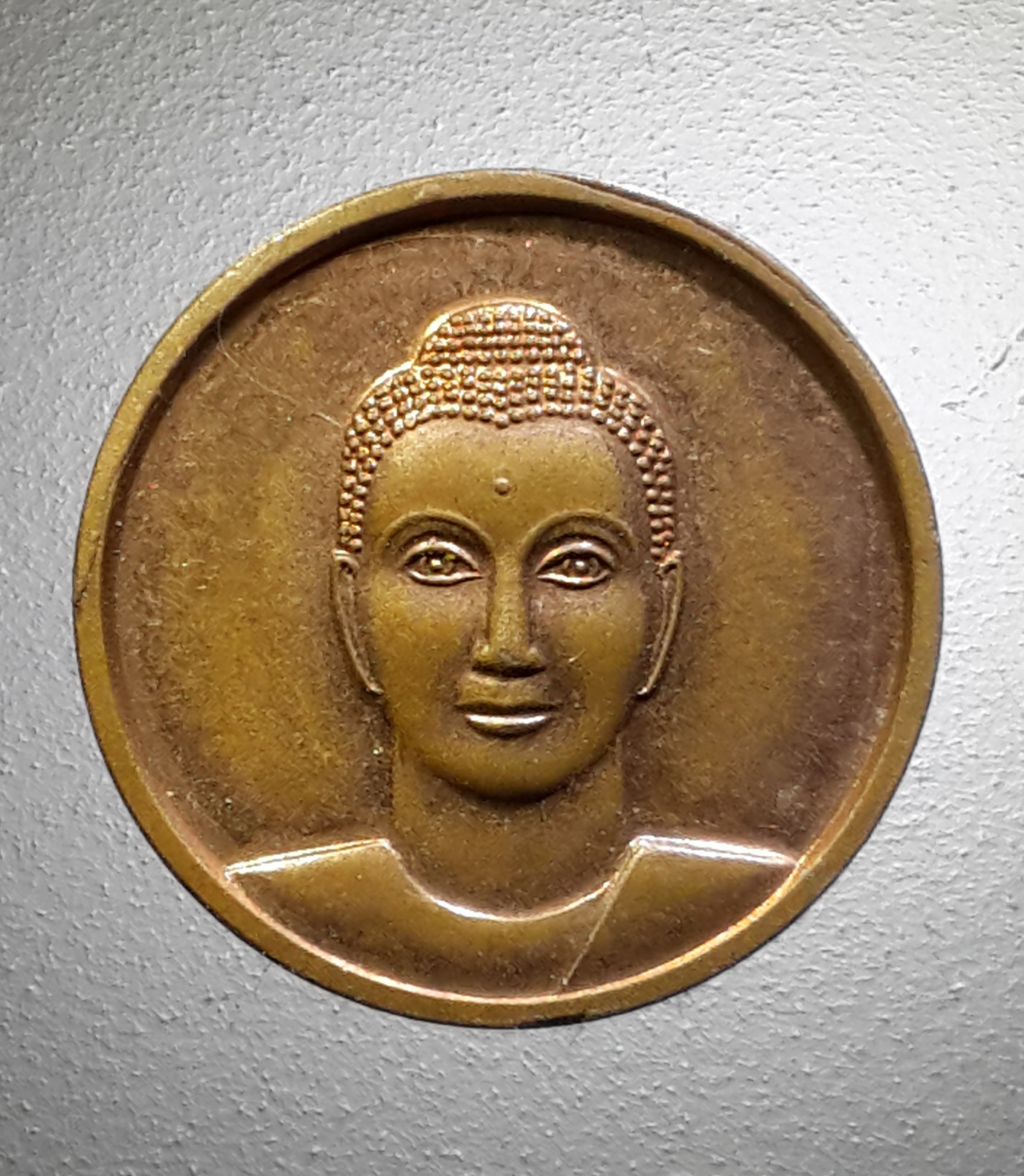 รหัสสินค้า เหรียญพระพุทธ 2704 เหรียญกลมเล็กพระธรรมกาย วัดพระธรรมกาย สร้างปี 2553 พระรายการนี้ให้เช่าบูชาแล้ว