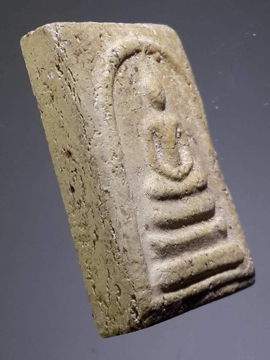 รหัสสินค้า พระไม่ทราบที่ 373 พระสมเด็จเนื้อผง ไม่ทราบที่ เนื้อหาเก่ามีอายุ พระรายการนี้ให้เช่าบูชาแล้ว