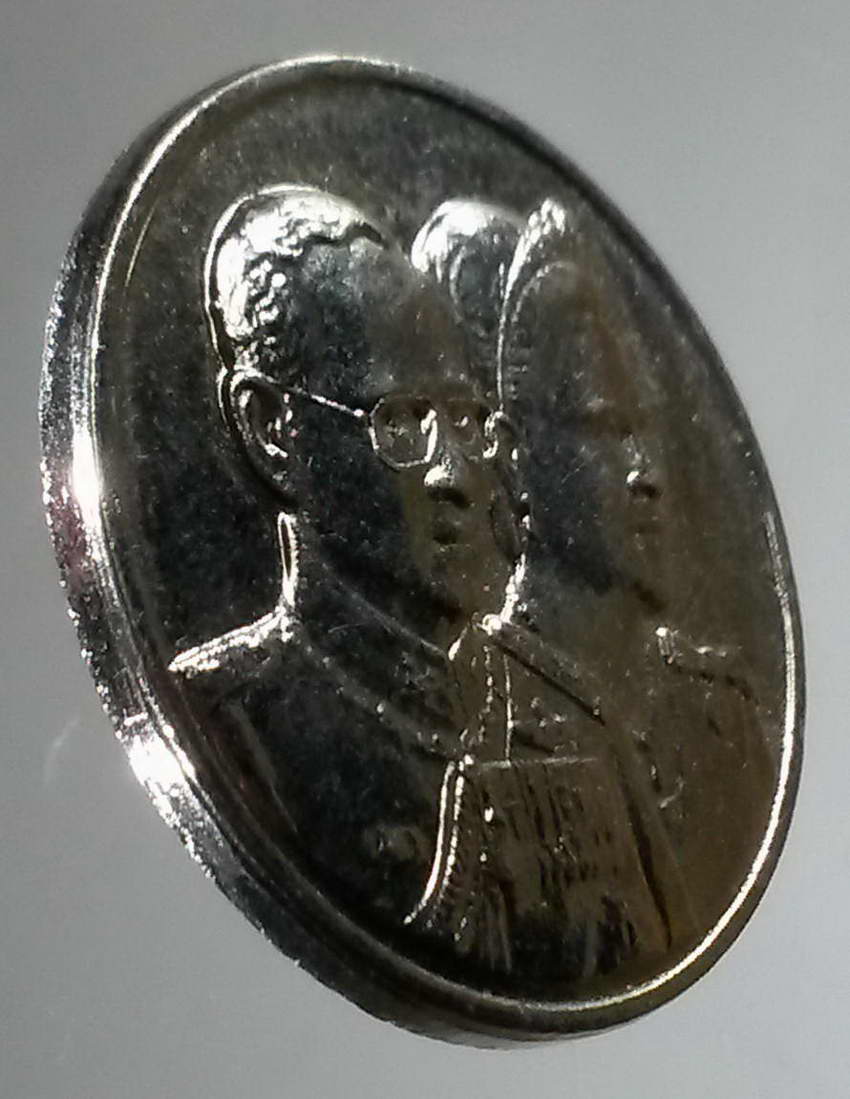 รหัสสินค้า พระมหากษัตริย์และบุคคลสำคัญ 320 เหรียญกะไหล่นิกเกิล ที่ระลึก 60 ปี ราชาภิเษกสมรส ในหลวงรัชกาลที่ 9 สร้างปี 2553