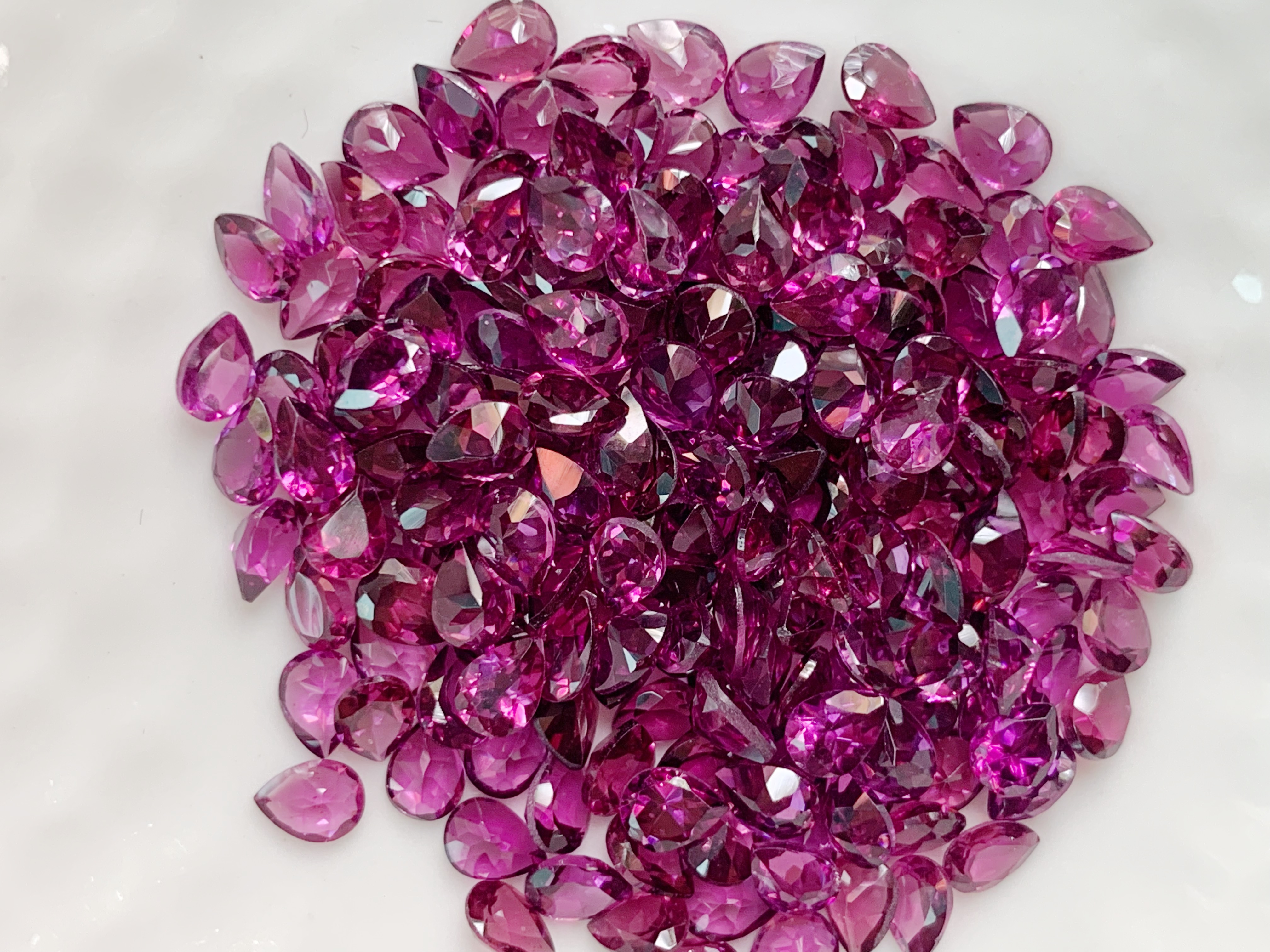 โรโดไลท์หยดน้ำ 4x3 มม. 5 กะรัต