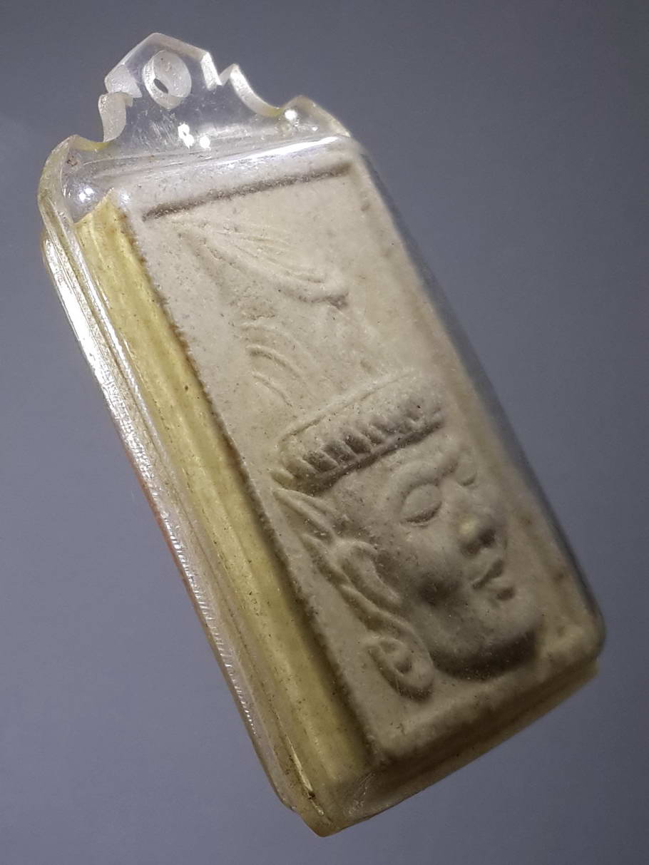 รหัสสินค้า พระไม่ทราบที่ 414 เศียรพ่อแก่ เนื้อผง หลังพระพิฆเนศ ไม่ทราบที่