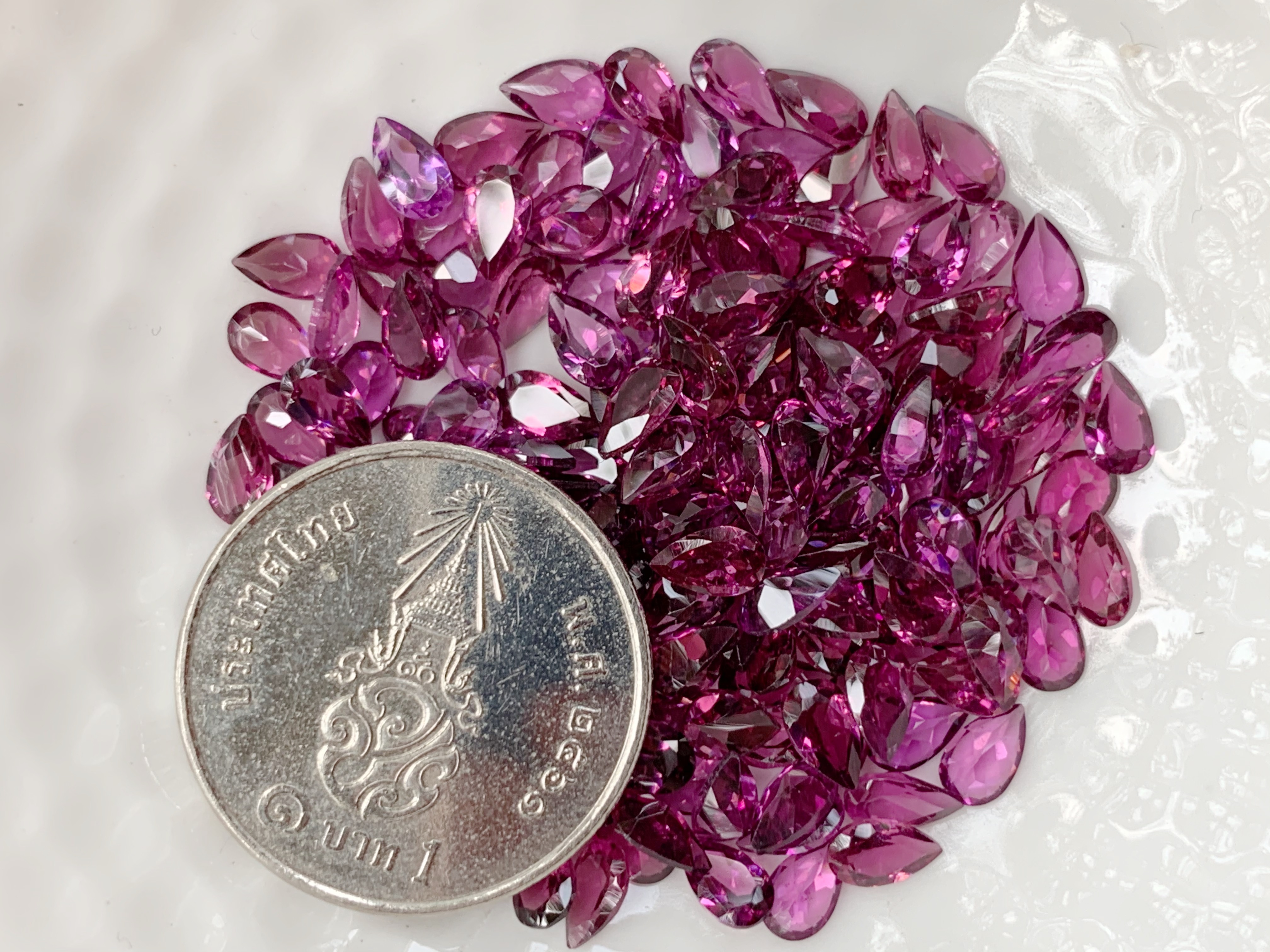 โรโดไลท์หยดน้ำ 5X3 มม. 5 กะรัต