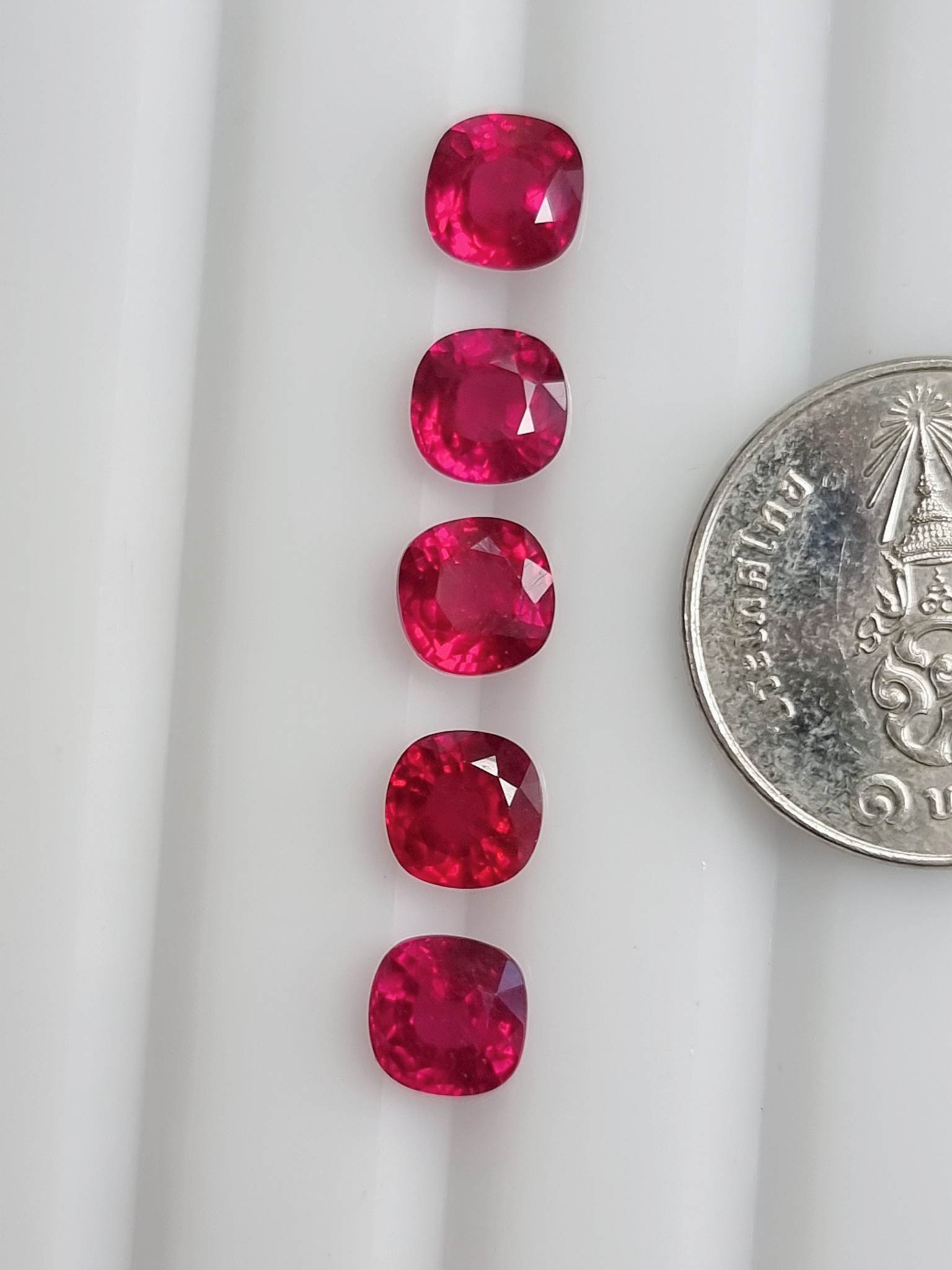 พลอยทับทิมเผาใหม่ 6.2x6.2มม.ขายยกชุด 5 เม็ด