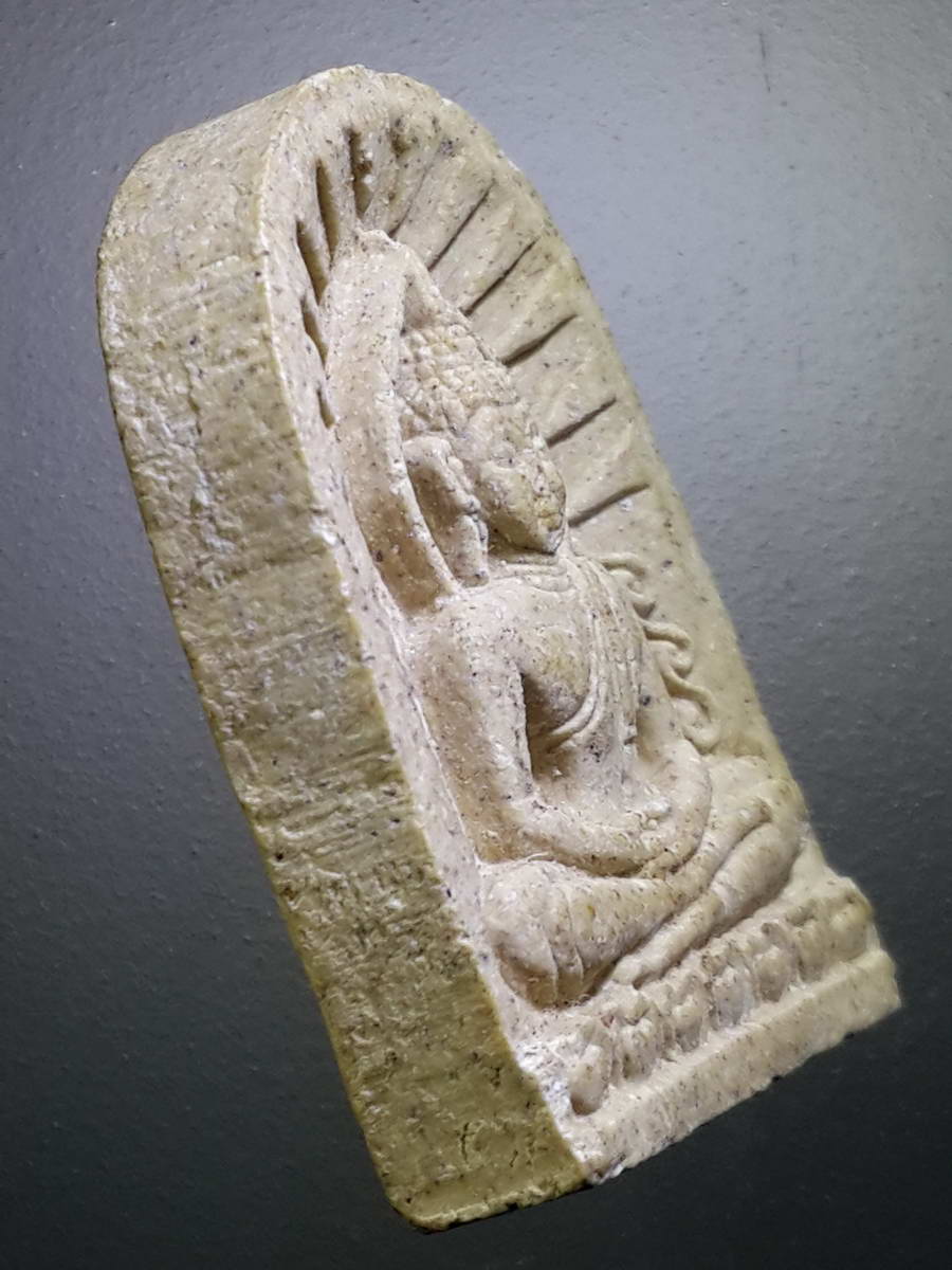 รหัสสินค้า พระไม่ทราบที่ 454 พระซุ้มกอเนื้อผงหลังเรียบไม่ทราบที่