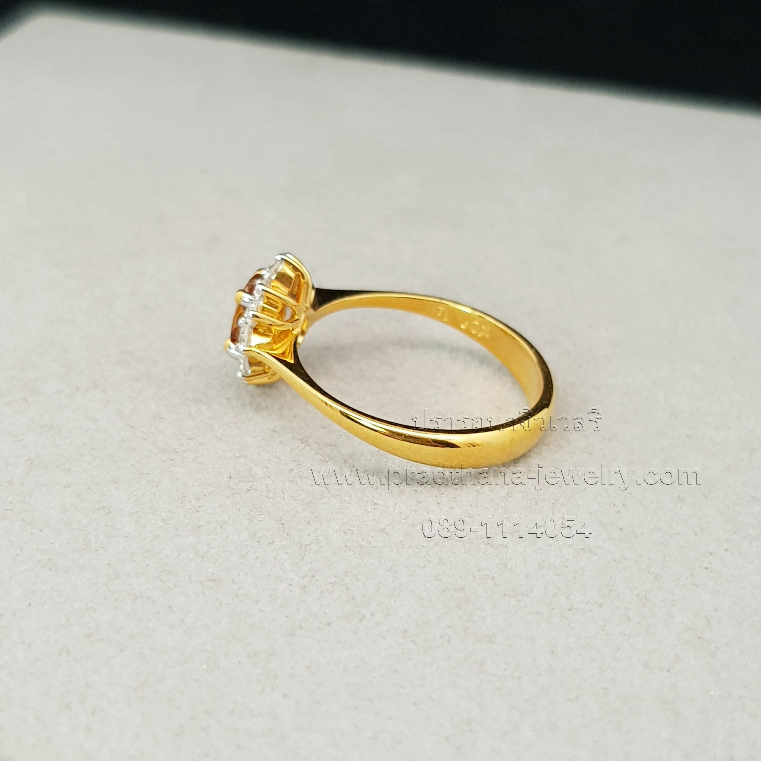 แหวนบุษราคัมล้อมเพชร **ขายแล้ว**