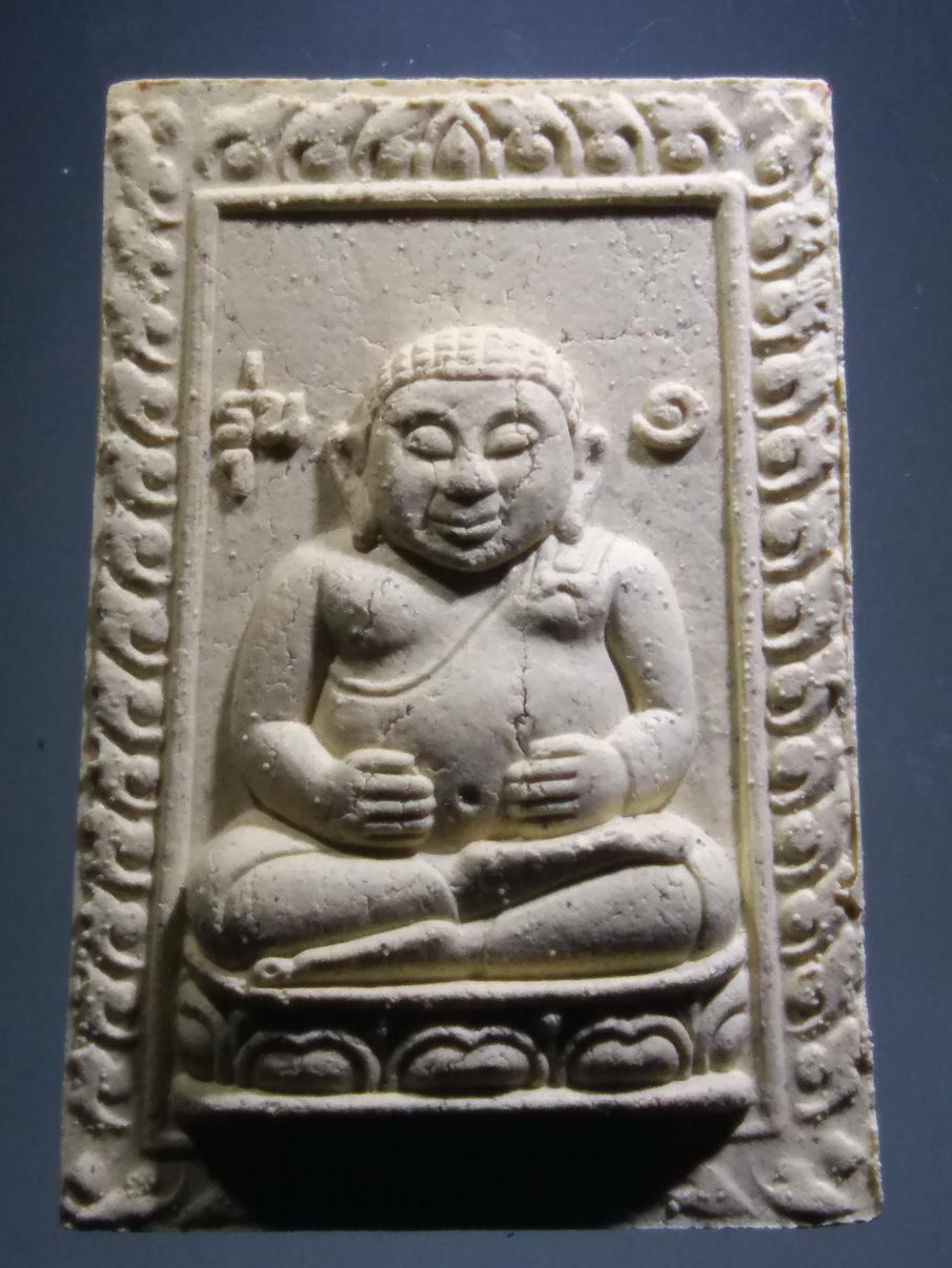 รหัสสินค้า พระมีกล่อง 3902 พระสังกัจจายน์ เนื้อผง รุ่นสร้างโบสถ์ซื้อที่ดิน วัดบัวขวัญ จังหวัดนนทบุรี ปี 2545