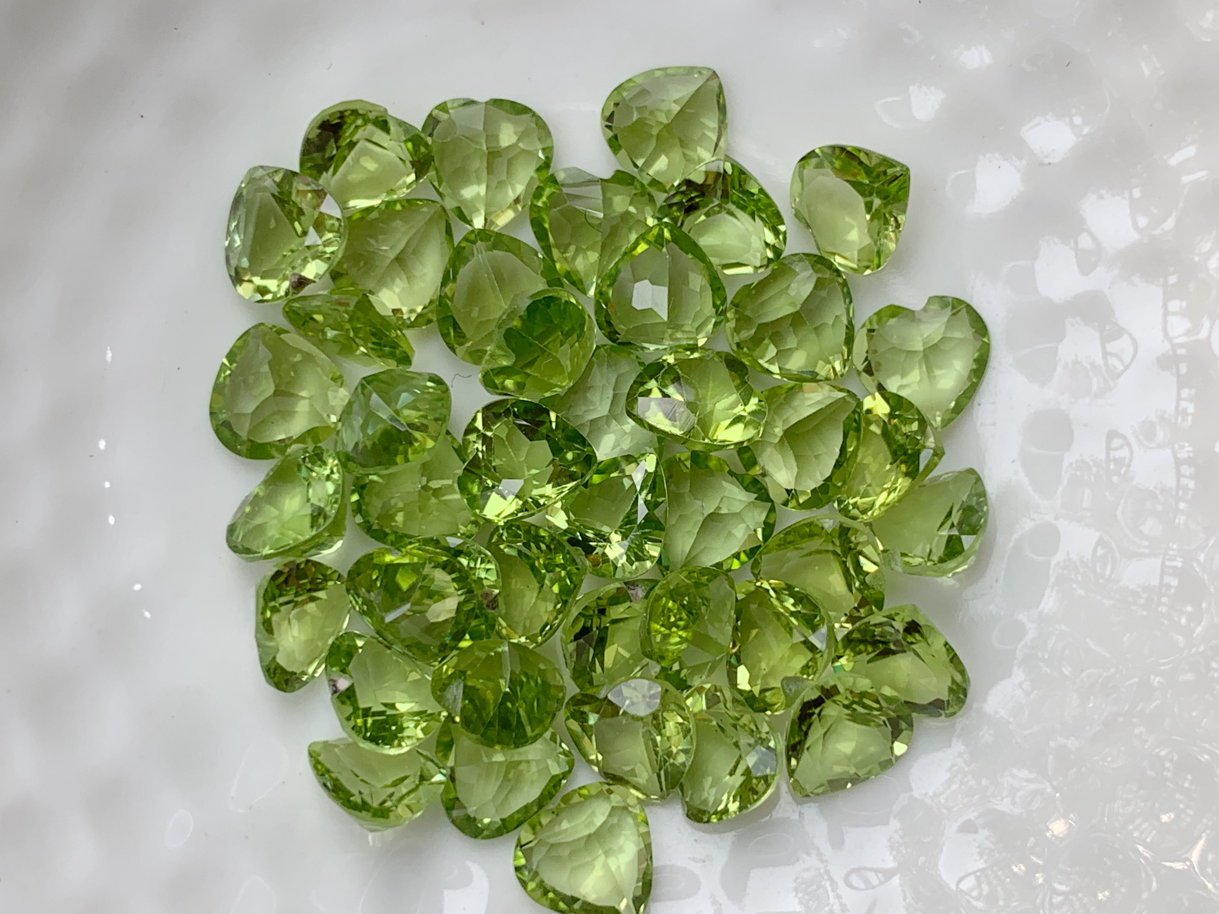 เพอริดอทหัวใจ 6 มม. 5 กะรัต