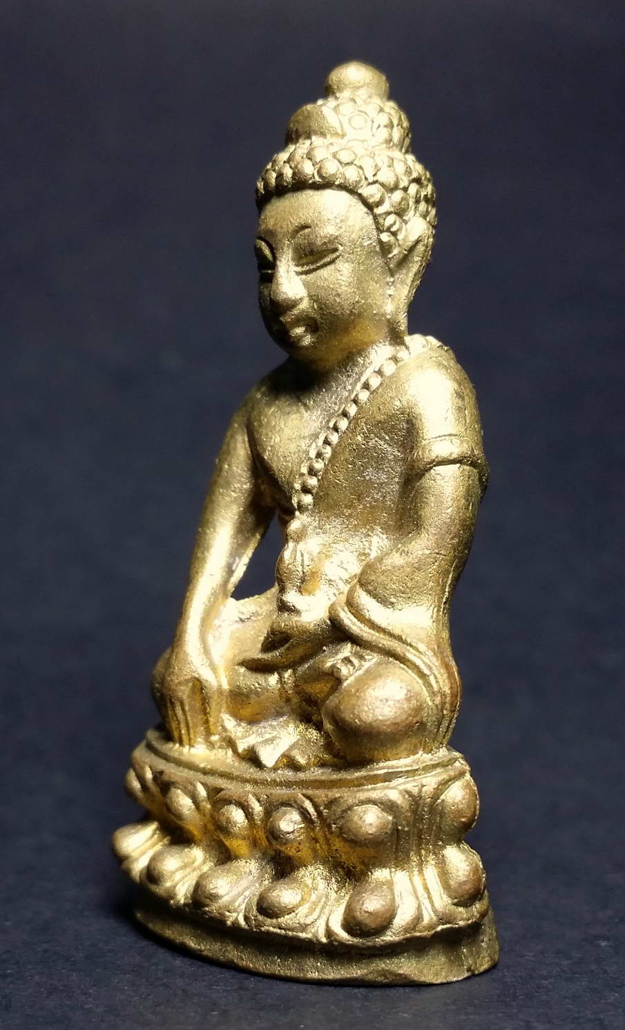 รหัสสินค้า พระกริ่ง พระหล่อ 460 พระกริ่งเนื้อทองทิพย์ ด้านหลังตอกโค๊ต 2 โค๊ต หมายเลข ๓๖๘๗ ไม่รู้ที่