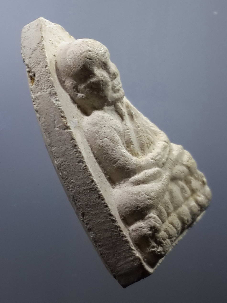 รหัสสินค้า หลวงปู่ทวด วัดต่างๆ 277 หลวงปู่ทวด เนื้อผงสีขาวด้านหลังเขียนว่า ตำหนักทอง