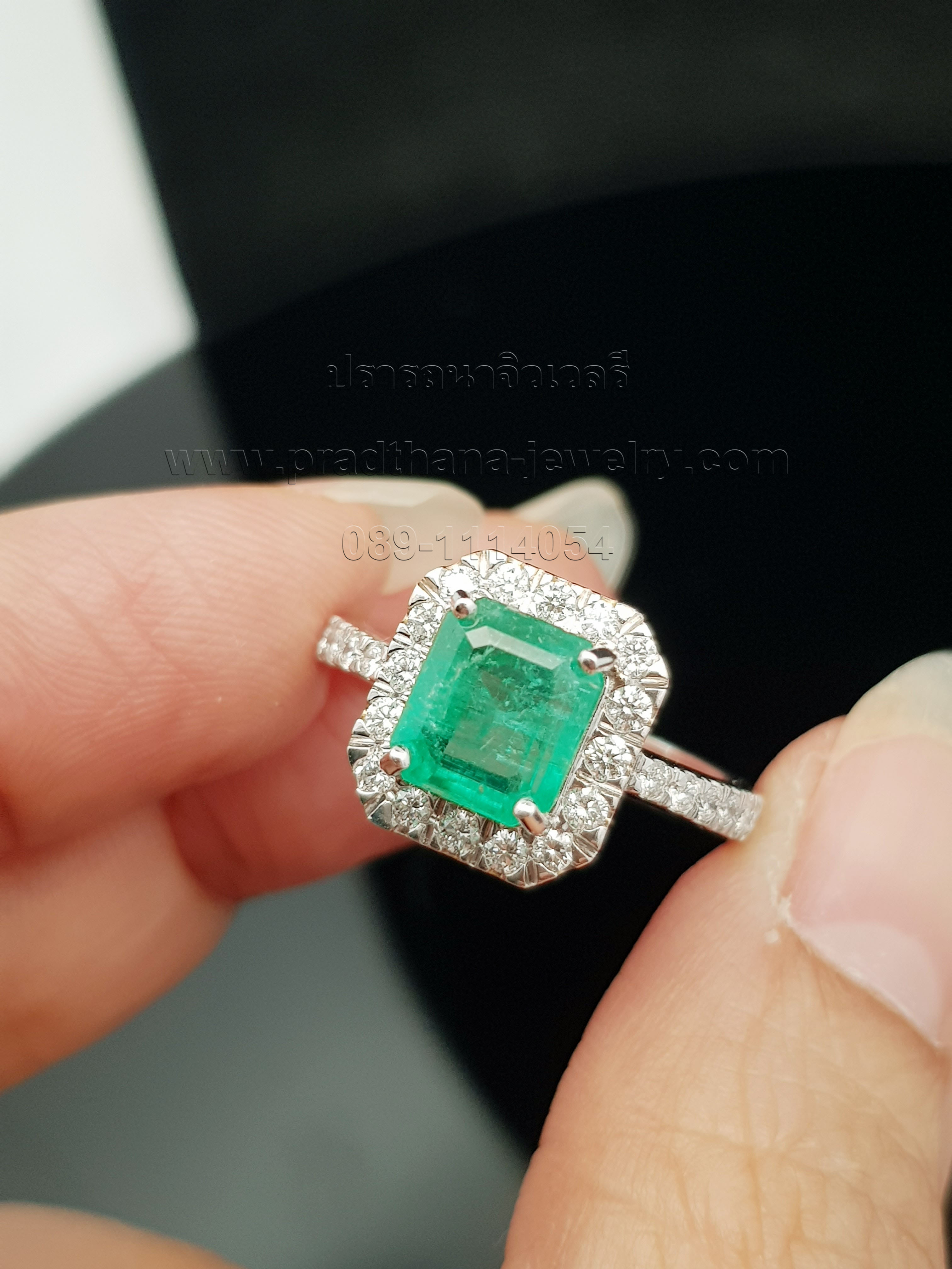 แหวนมรกตประดับเพชร