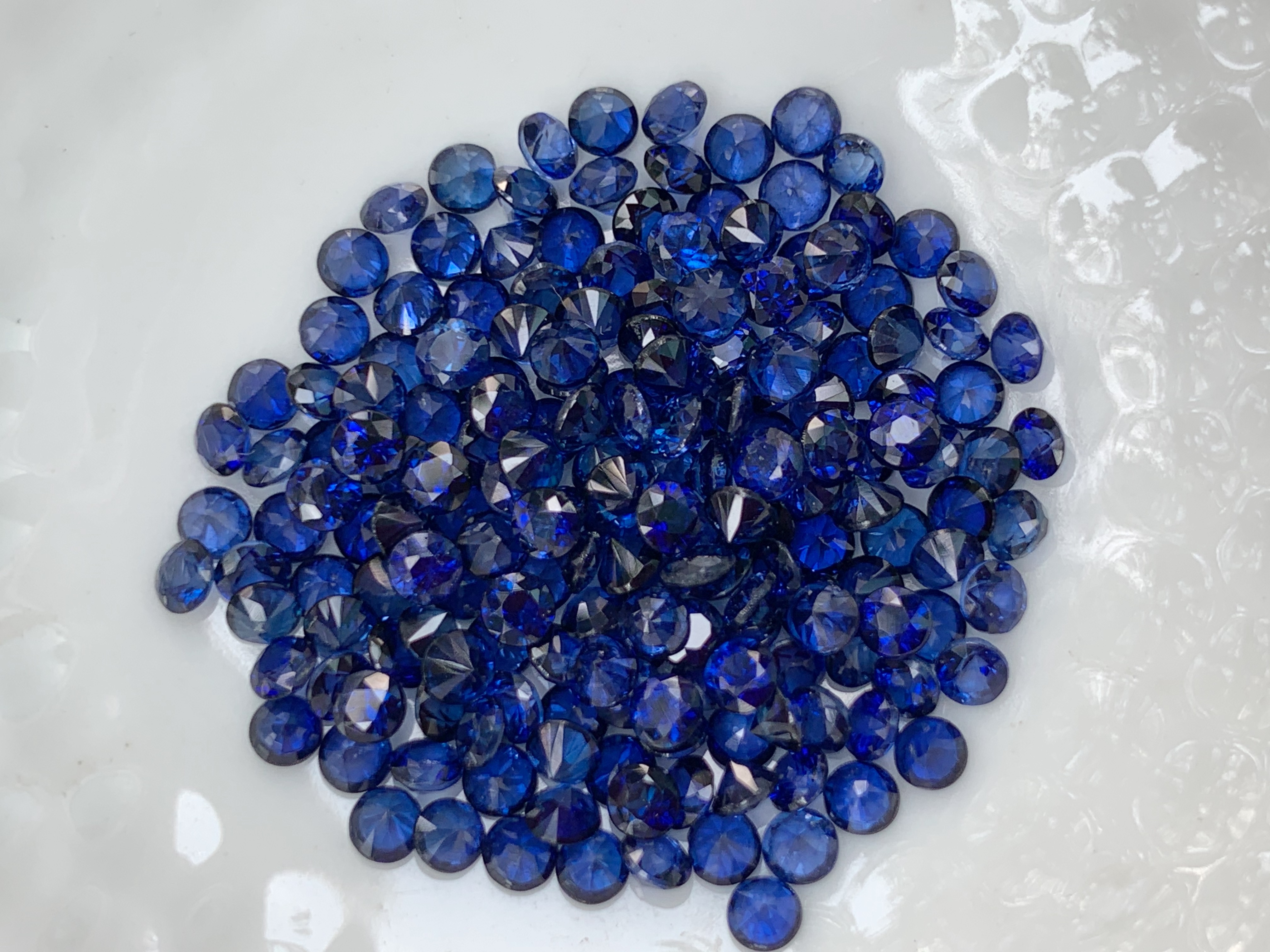 ไพลินดิฟิวชั่นกลม 2.7 มม. 1 กะรัต