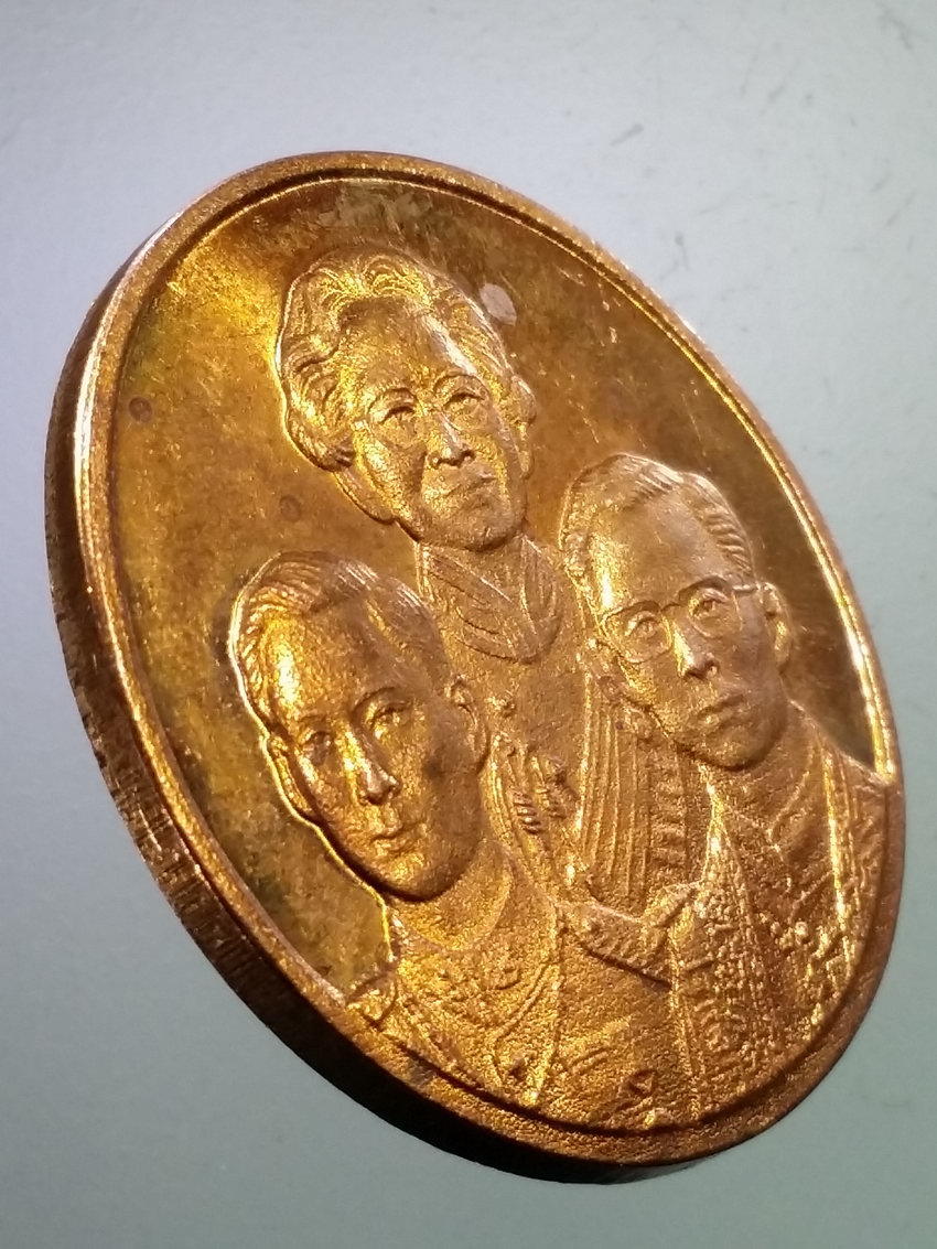 Antig LSD 380 เหรียญเฉลิมพระเกียรติ รัชกาลที่ 8 รัชกาลที่ 9 สมเด็จย่า สร้างปี 2542 พระรายการนี้ให้เช่าบูชาแล้ว