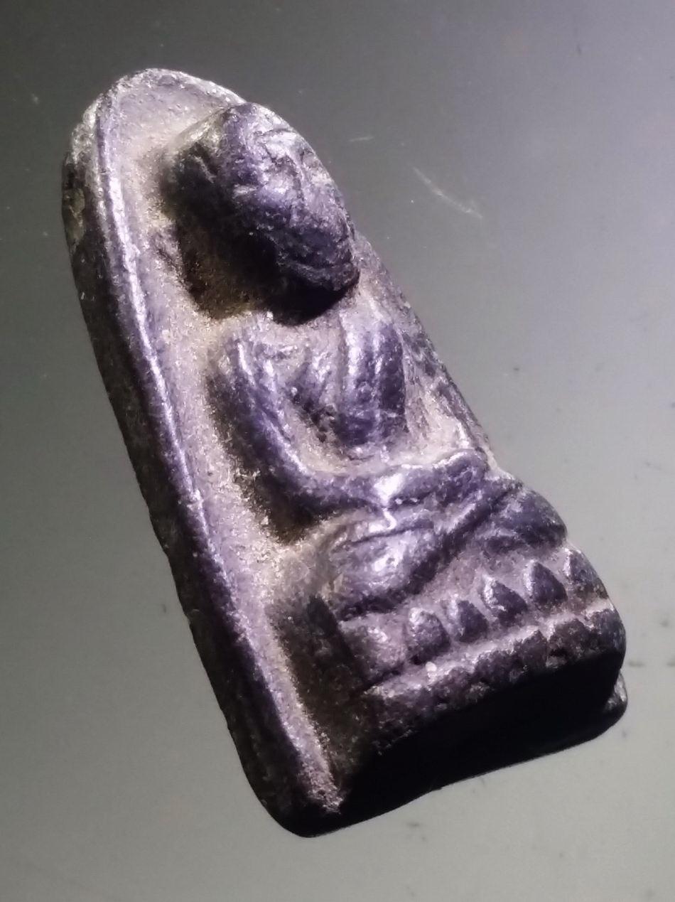 รหัสสินค้า หลวงปู่ทวด วัดต่างๆ 646 หลวงปู่ทวด วัดช้างให้ จังหวัดปัตตานี เนื้อดินเผา สร้างปี 2513 พระครูใบฎีกาขาวสร้าง