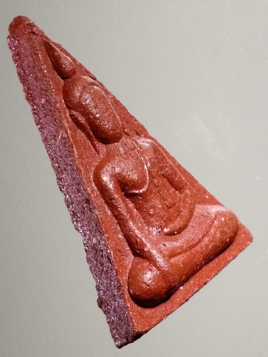 รหัสสินค้า พระไม่ทราบที่ 459 พระนางพญาเนื้อผงว่านสบู่เลือด หลังเรียบ ไม่ทราบสำนัก