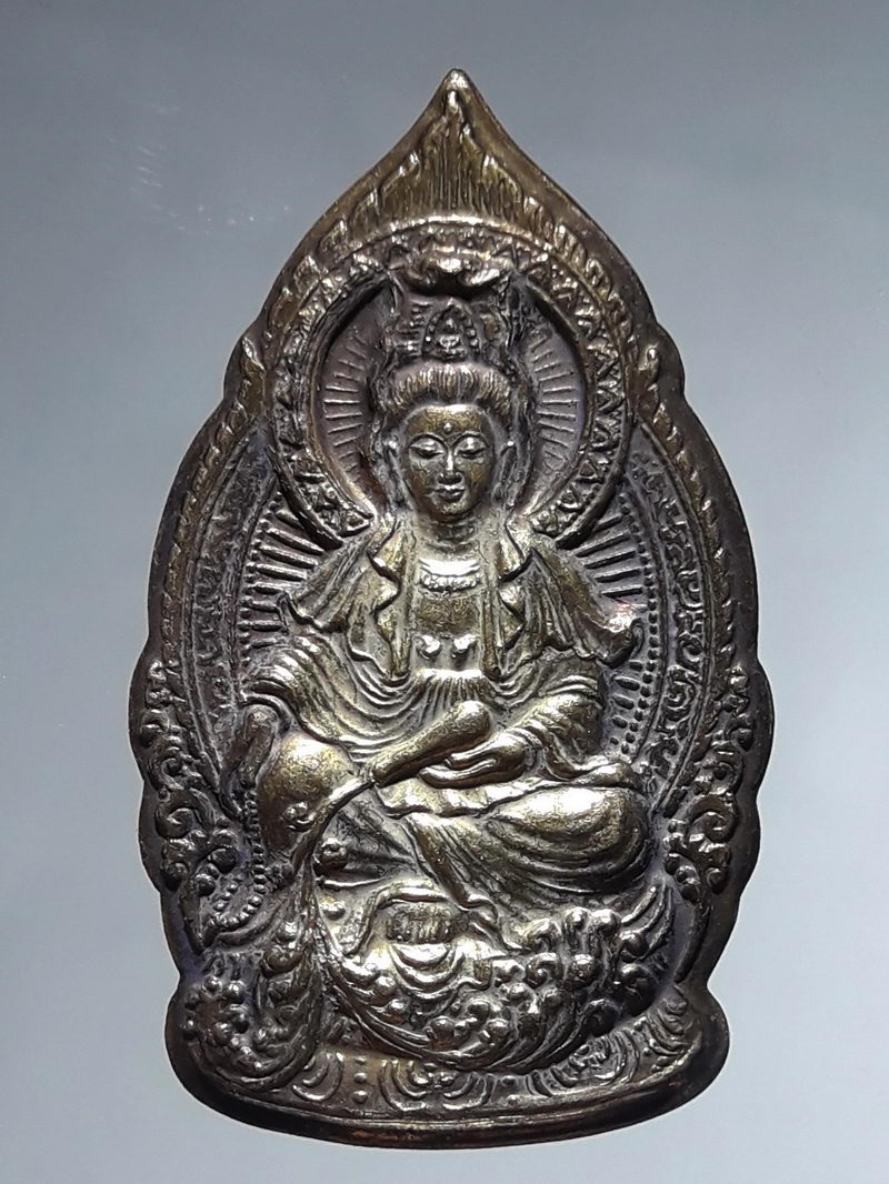 รหัสสินค้า เทพจีน - เทพฮินดู 139 เหรียญพระโพธิสัตว์กวนอิม อวโลกิเตศวร ปางเทเงิน วัดกุศลสมาคร สัมพันธวงศ์ จ.กรุงเทพฯ ปี 2548