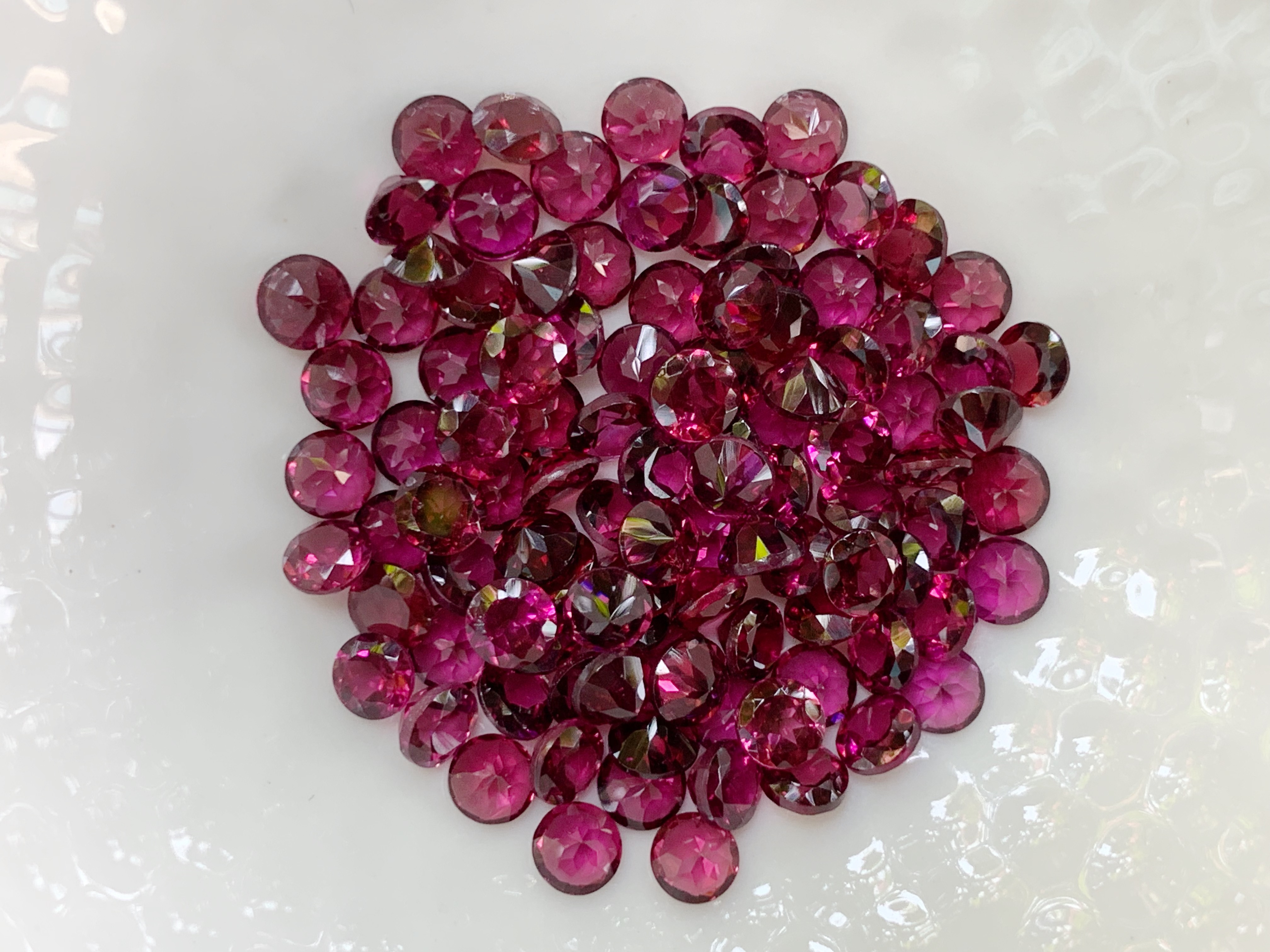 โรโดไลท์กลม 4.0 มม. 5 กะรัต