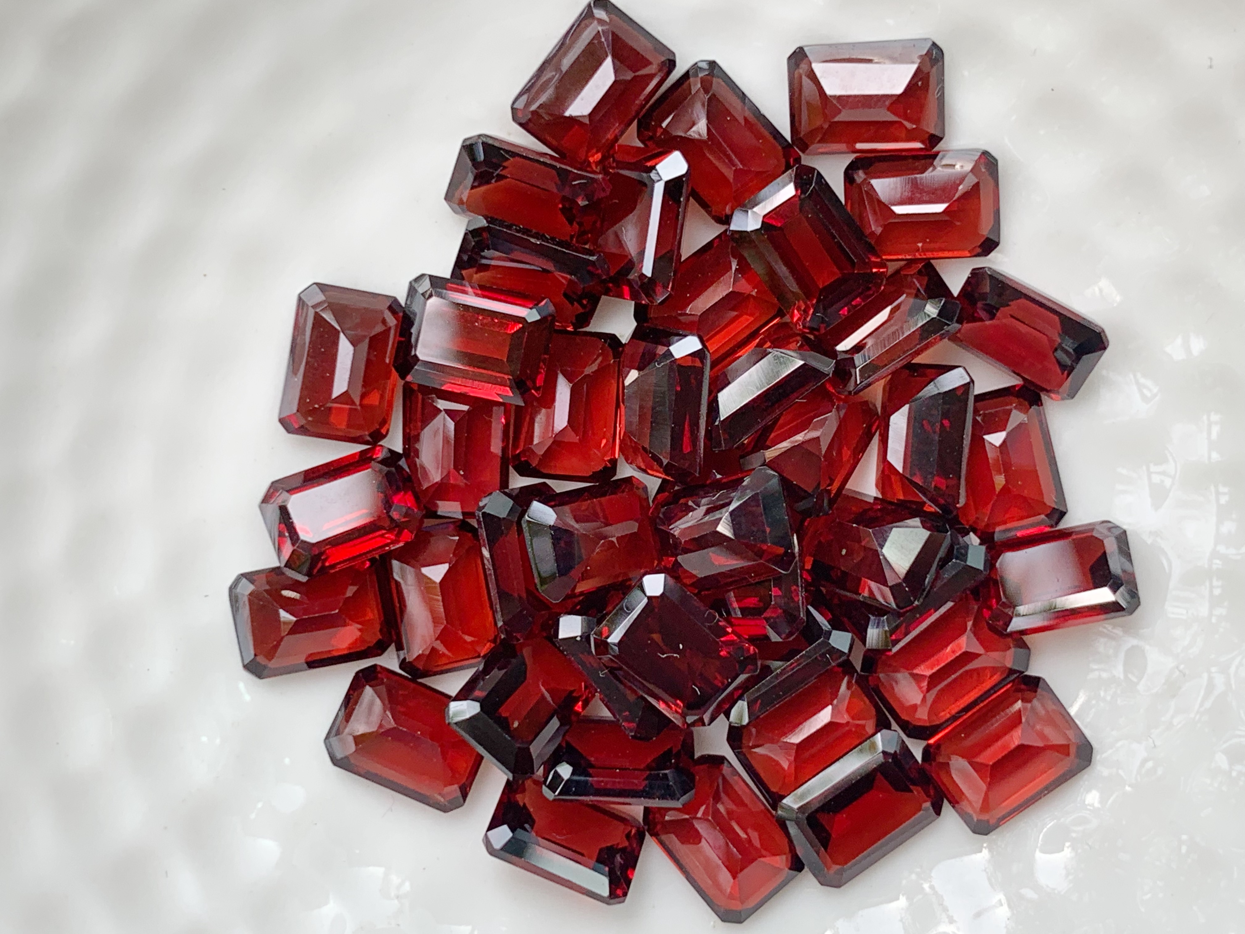 โกเมนสี่เหลี่ยม 7X5 มม. 5 กะรัต