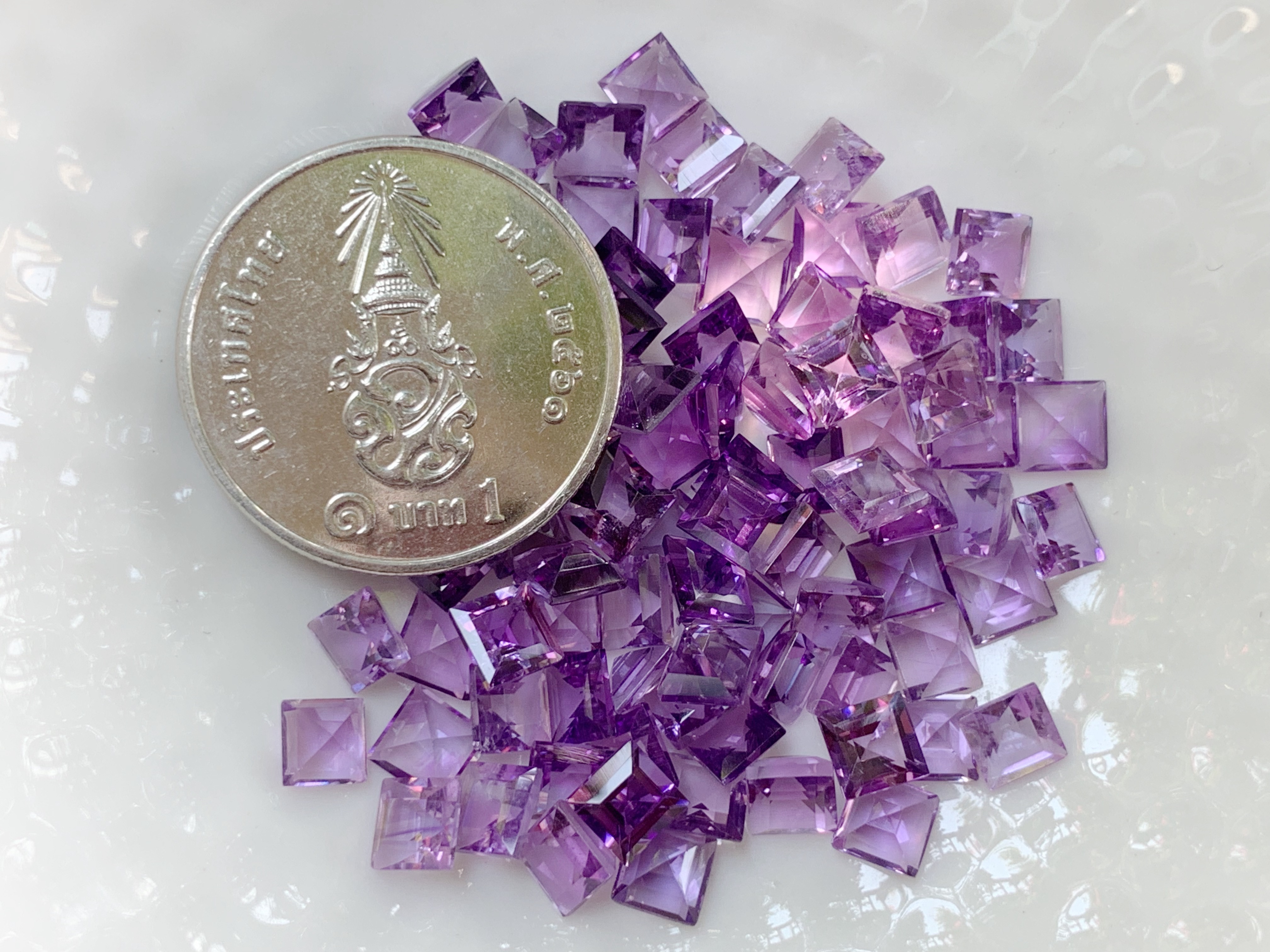 อเมทิสสีอ่อนสี่เหลี่ยม 4x4 มม. 5 กะรัต