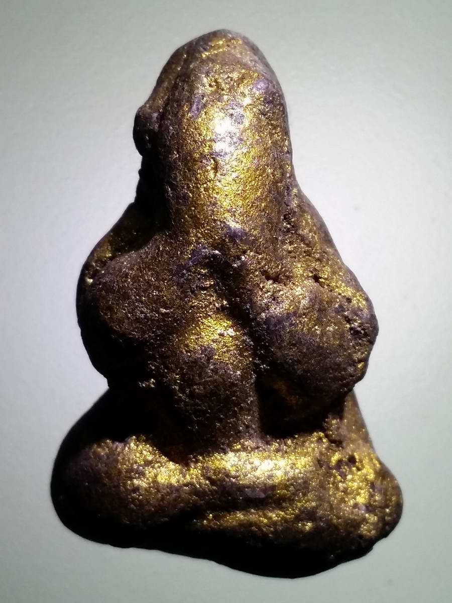 รหัสสินค้า พระไม่ทราบที่ 470 พระปิดตาเนื้อผง ทาทองบรอนซ์ ไม่ทราบที่ เนื้อหาเก่า มีอายุ พระรายการนี้ให้เช่าบูชาแล้ว