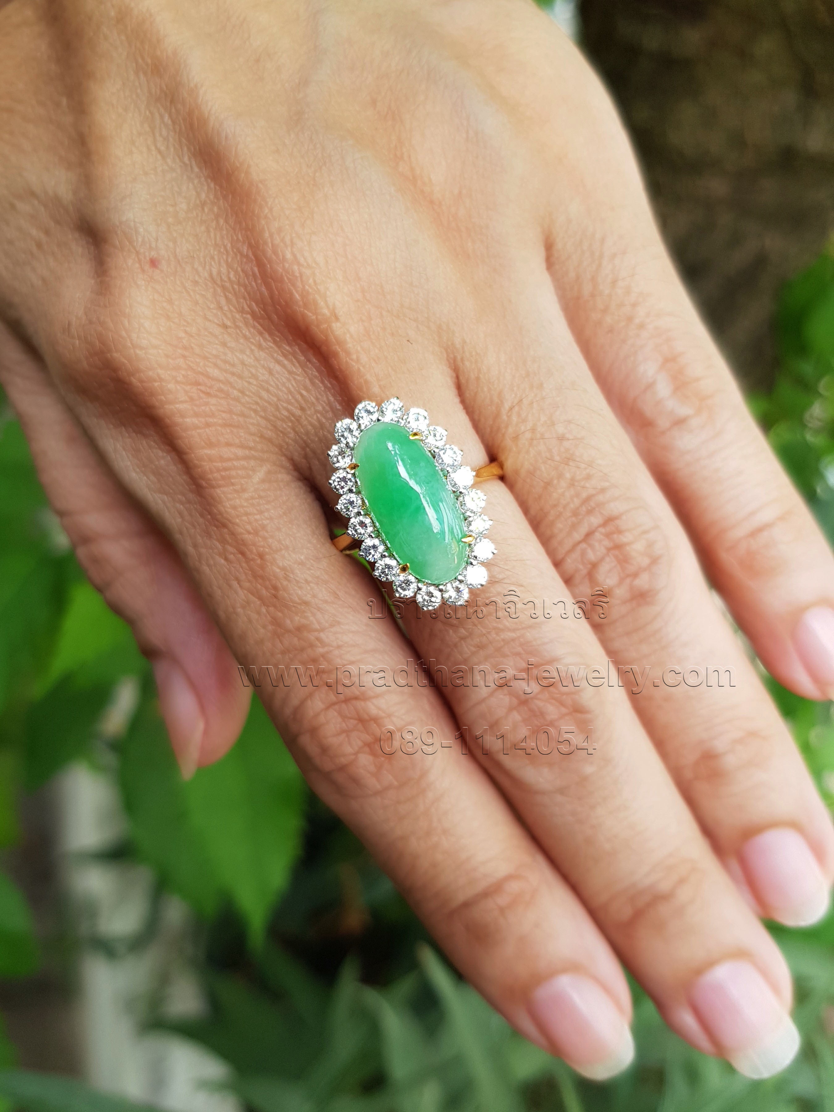 แหวนหยกล้อมเพชร