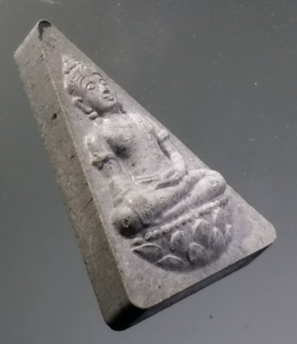 รหัสสินค้า พระมีกล่อง 3711 พระผงสุพรรณ หลังลายพิมพ์นิ้วมือ รุ่น 558 ปี จังหวัดสุพรรณบุรี