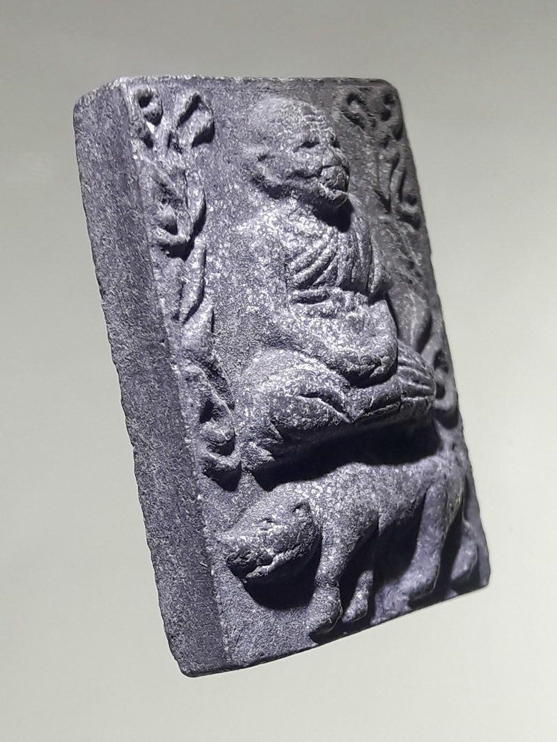 รหัสสินค้า พระเนื้อดิน ผง ว่าน 10522 พระผงสมเด็จขี่หมู เนื้อผงพุทธคุณสีดำ ปี 2525 หลวงปู่เส็ง วัดบางนา จ.ปทุมธานี ผสมมวลสารเก่า ผง 12 นักษัตร ตามตำราหลวงปู่เทียน