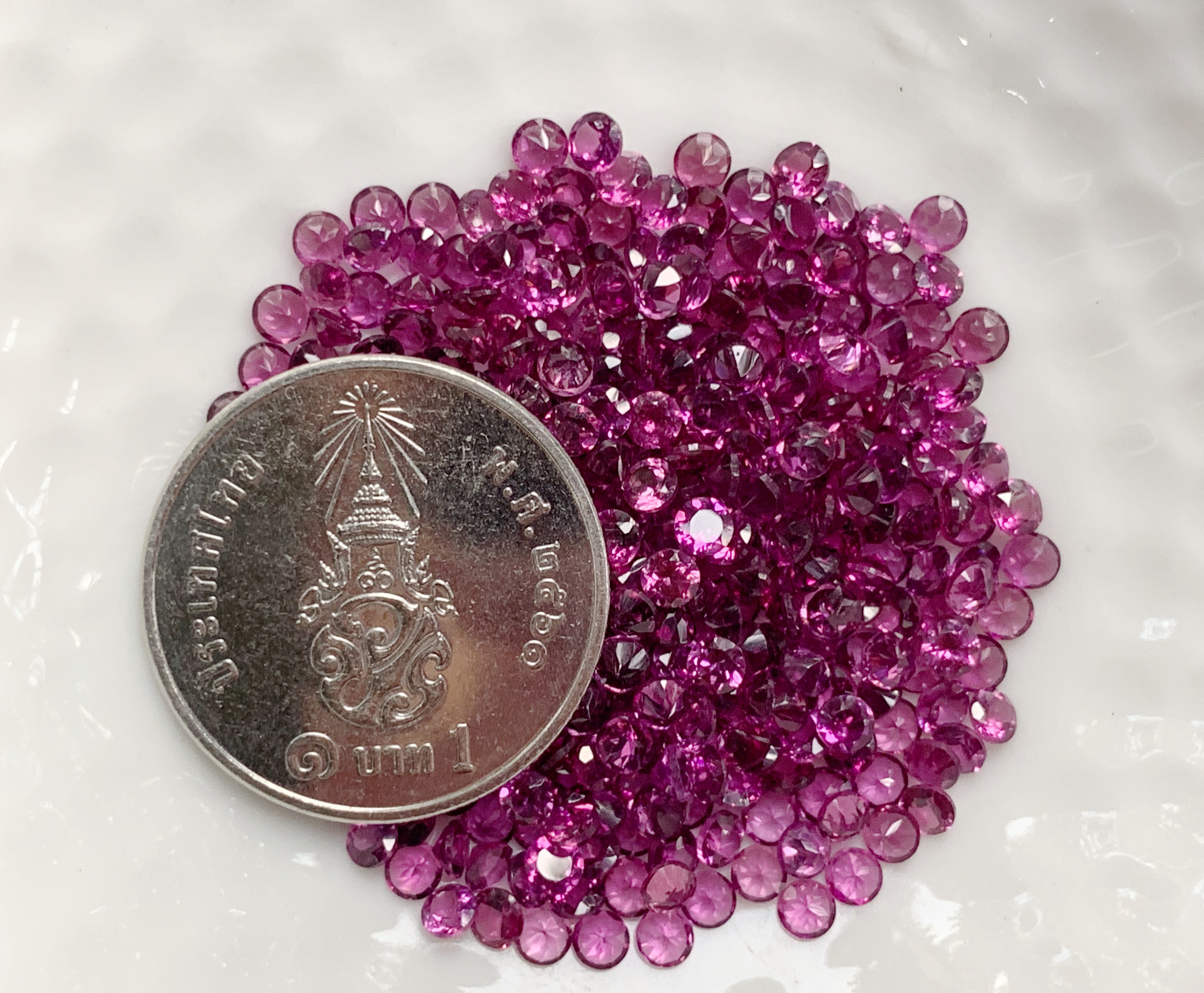 โรโดไลท์ม่วงกลม 2.5 มม. 5 กะรัต