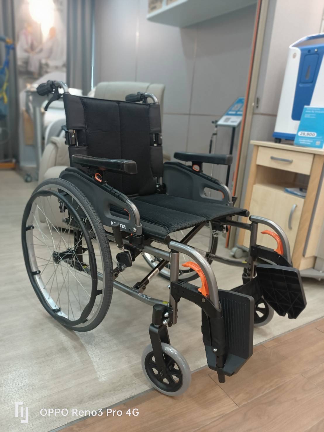 รถเข็นอลูมินัมอัลลอยด์คาร์ม่า KARMA รุ่น FLEXX (KM-8522) เบาะกว้างพิเศษ 20 นิ้ว รองรับน้ำหนักสูงสุด 130 กิโลกรัม เหมาะสำหรับ คนมีรูปร่างใหญ่, คนที่มีน้ำหนักมาก, คนไซร์ฝรั่ง, สูง ใหญ่ ของแท้ รับประกันศูนย์ไทย 5 ปี