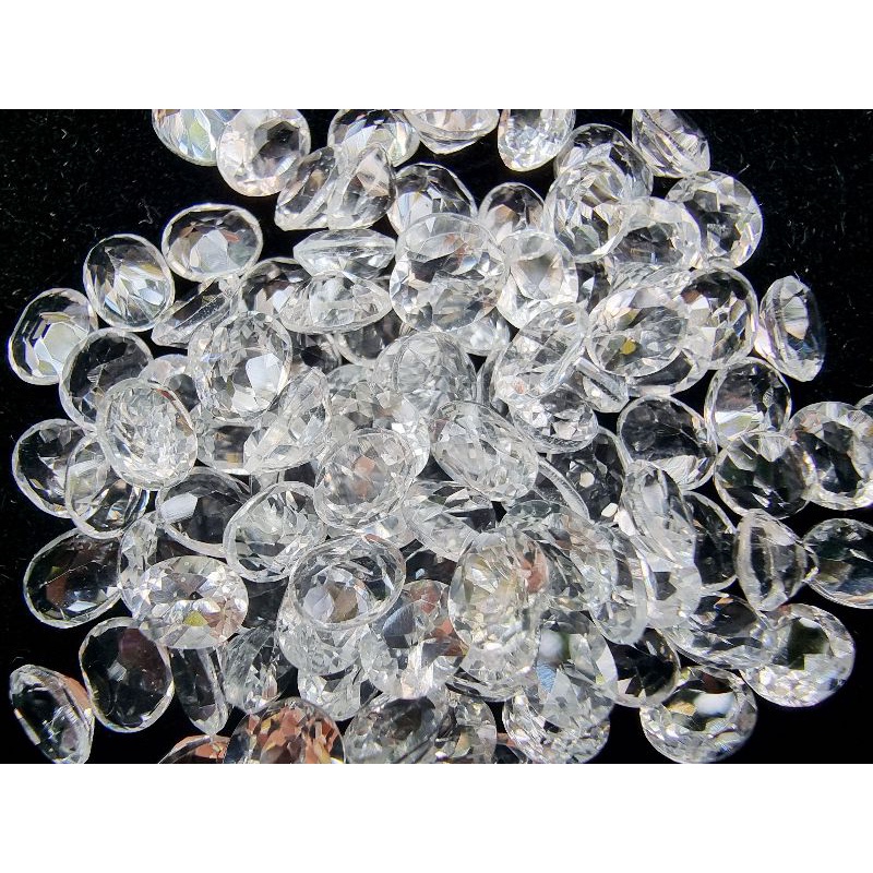 ไวท์โทปาสไข่ 5x4mm. 5 กะรัต