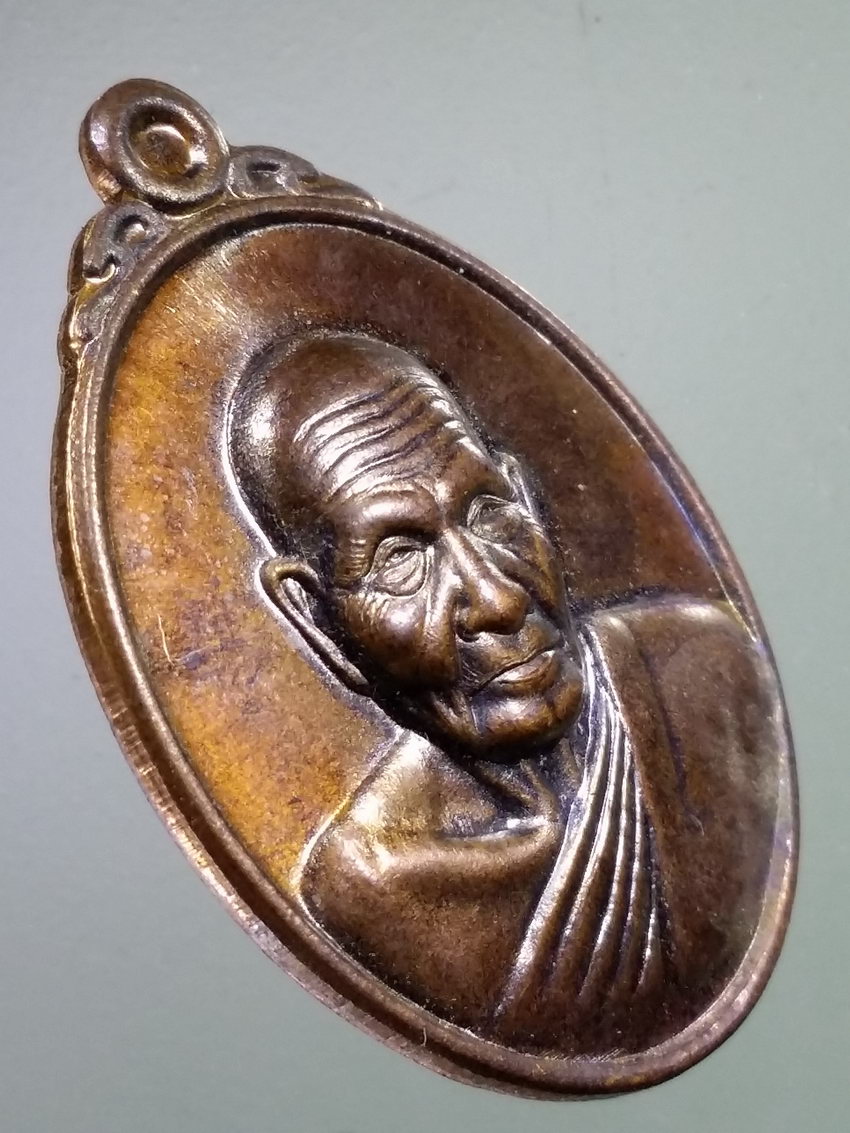 รหัสสินค้า เหรียญคณาจารย์ 7384 เหรียญหลวงพ่อสม สุชีโว วัดโพธิ์ทอง จังหวัดอ่างทอง หมายเลข ๕๙๙๓ เลเซอร์